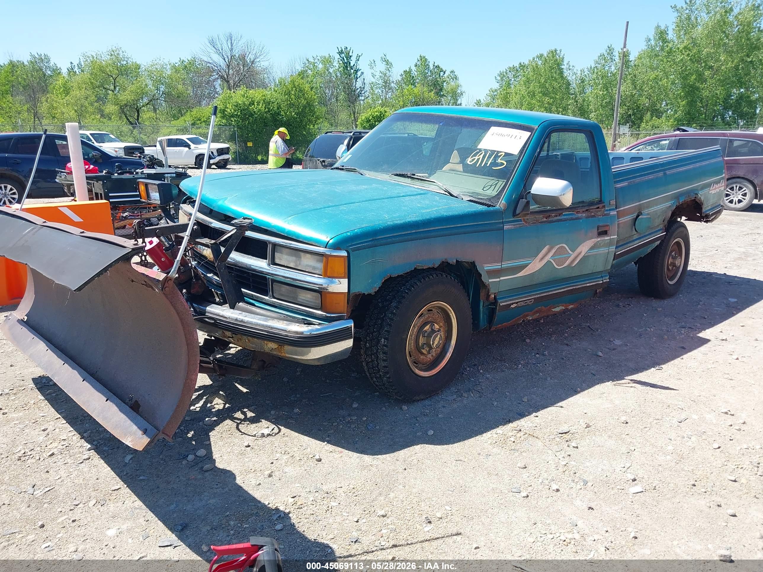 CHEVROLET GMT-400 image 2