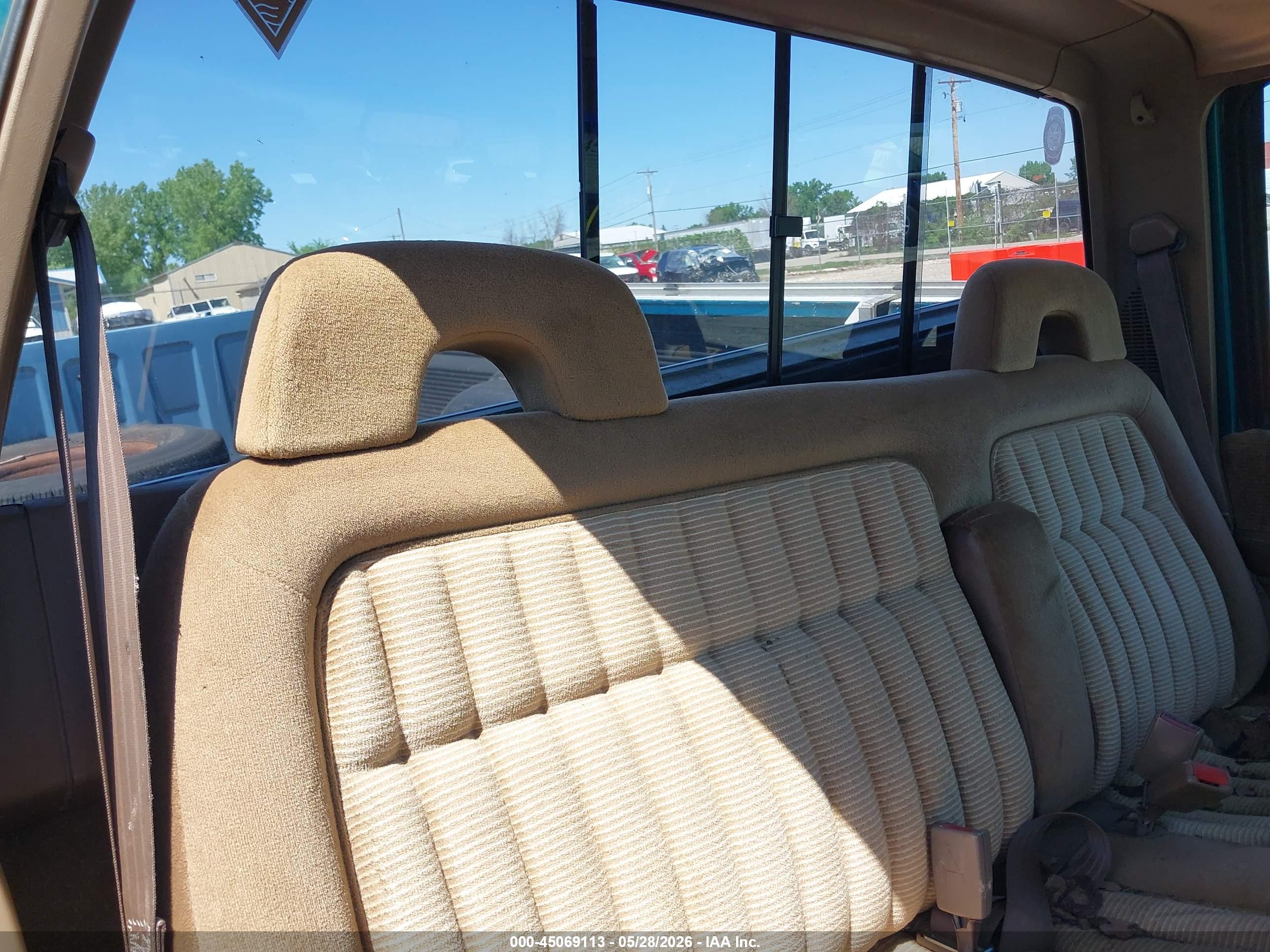 CHEVROLET GMT-400 image 8