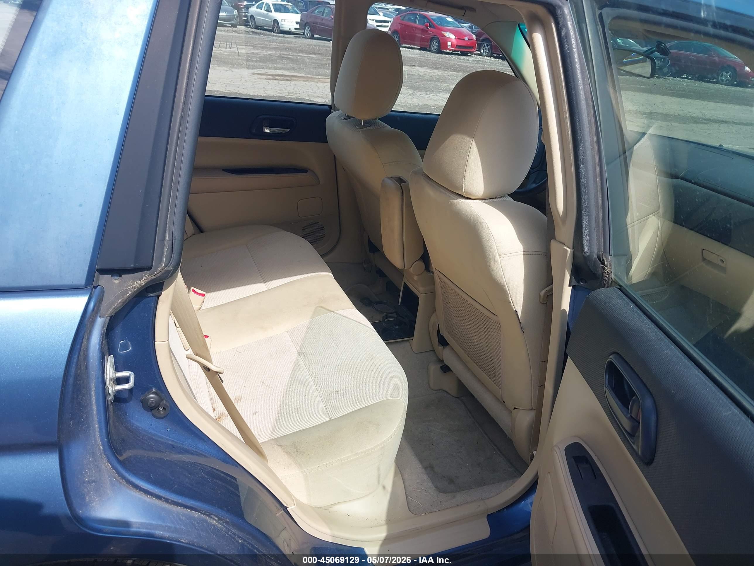 SUBARU FORESTER image 8