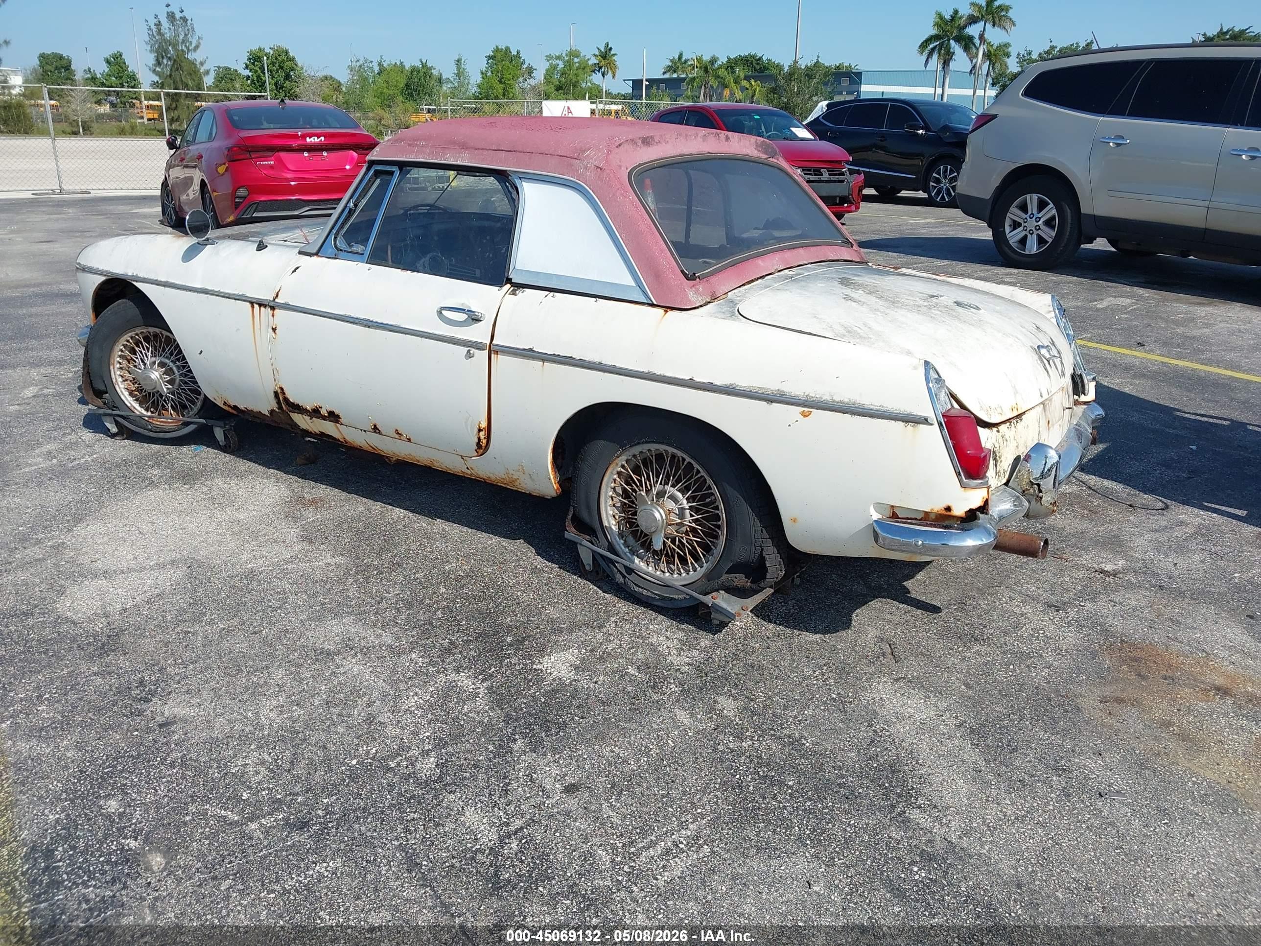 MG B image 3