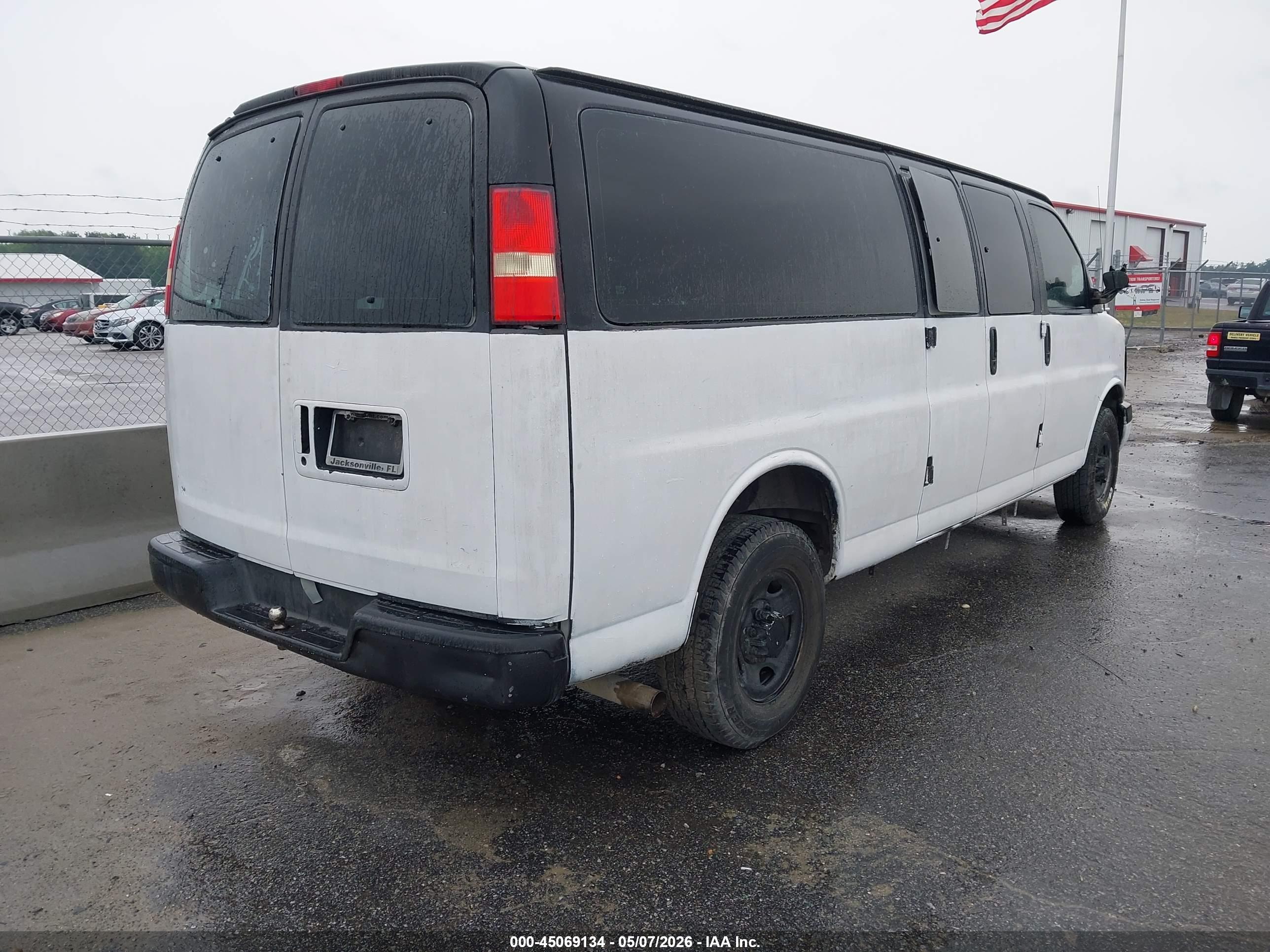 CHEVROLET EXPRESS image 4