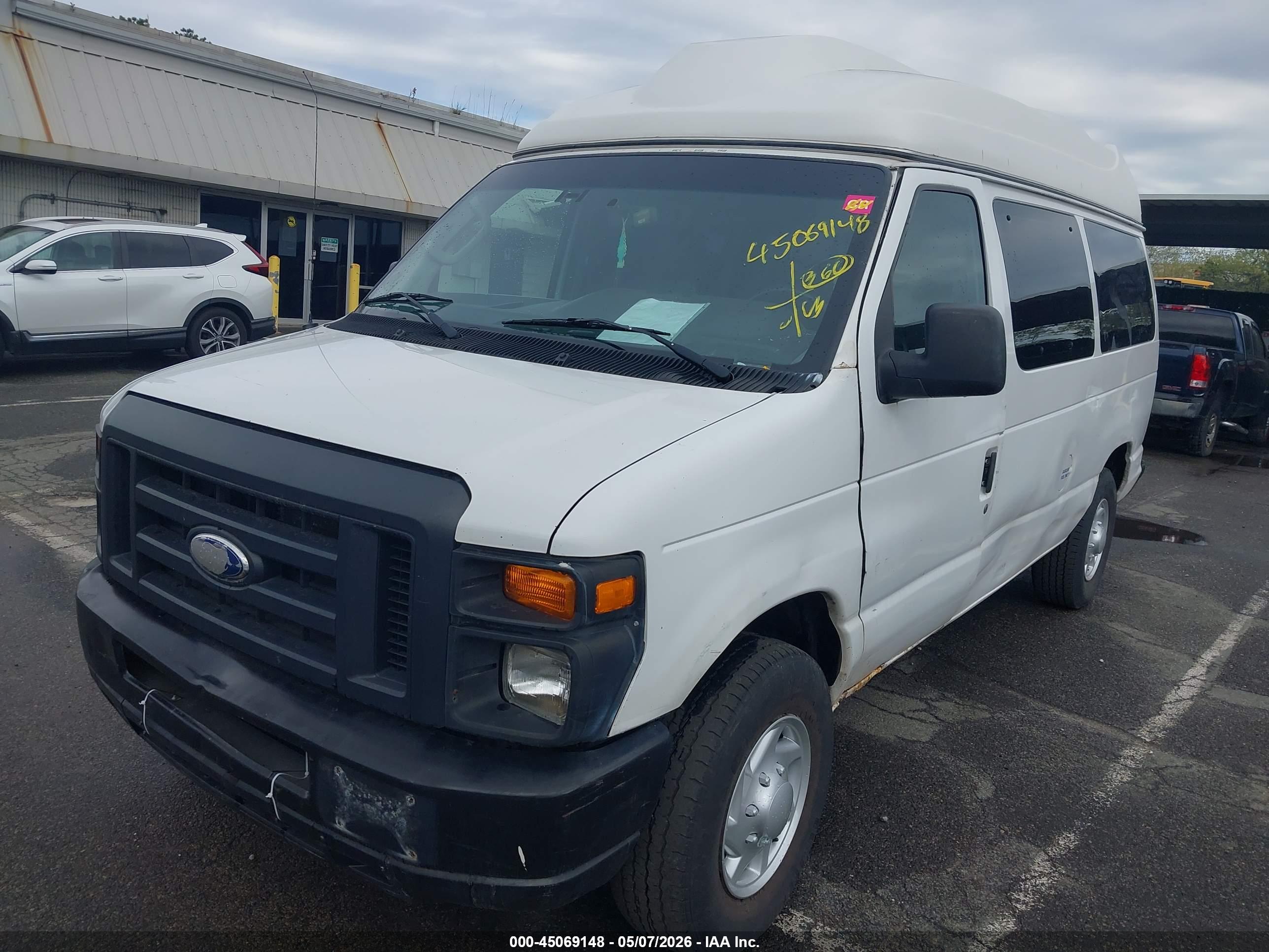 FORD E-250 image 2