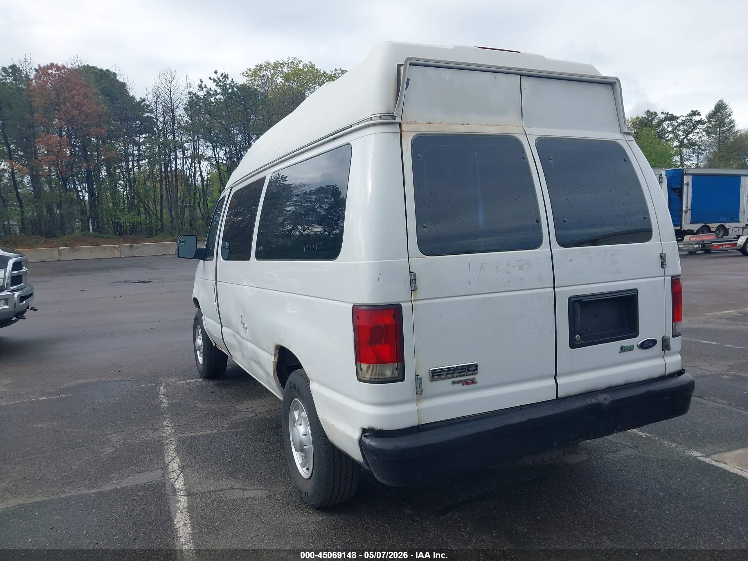 FORD E-250 image 3