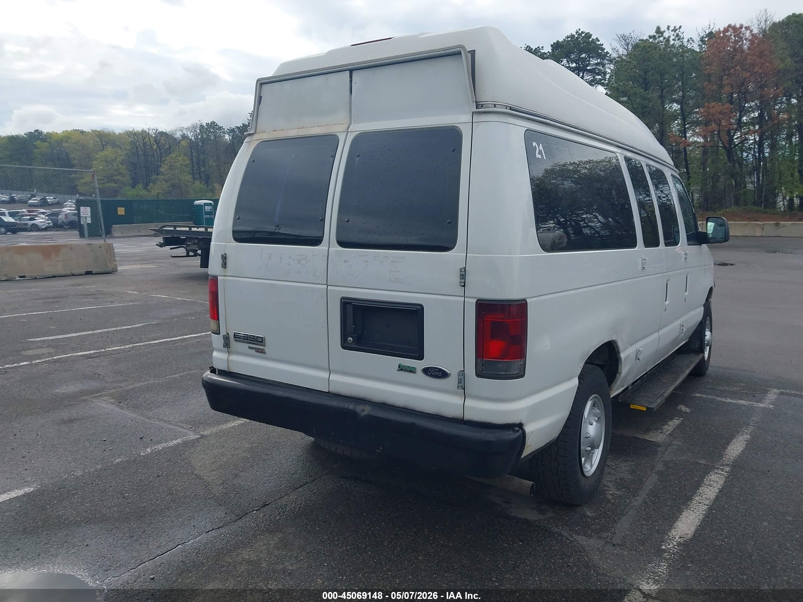 FORD E-250 image 4