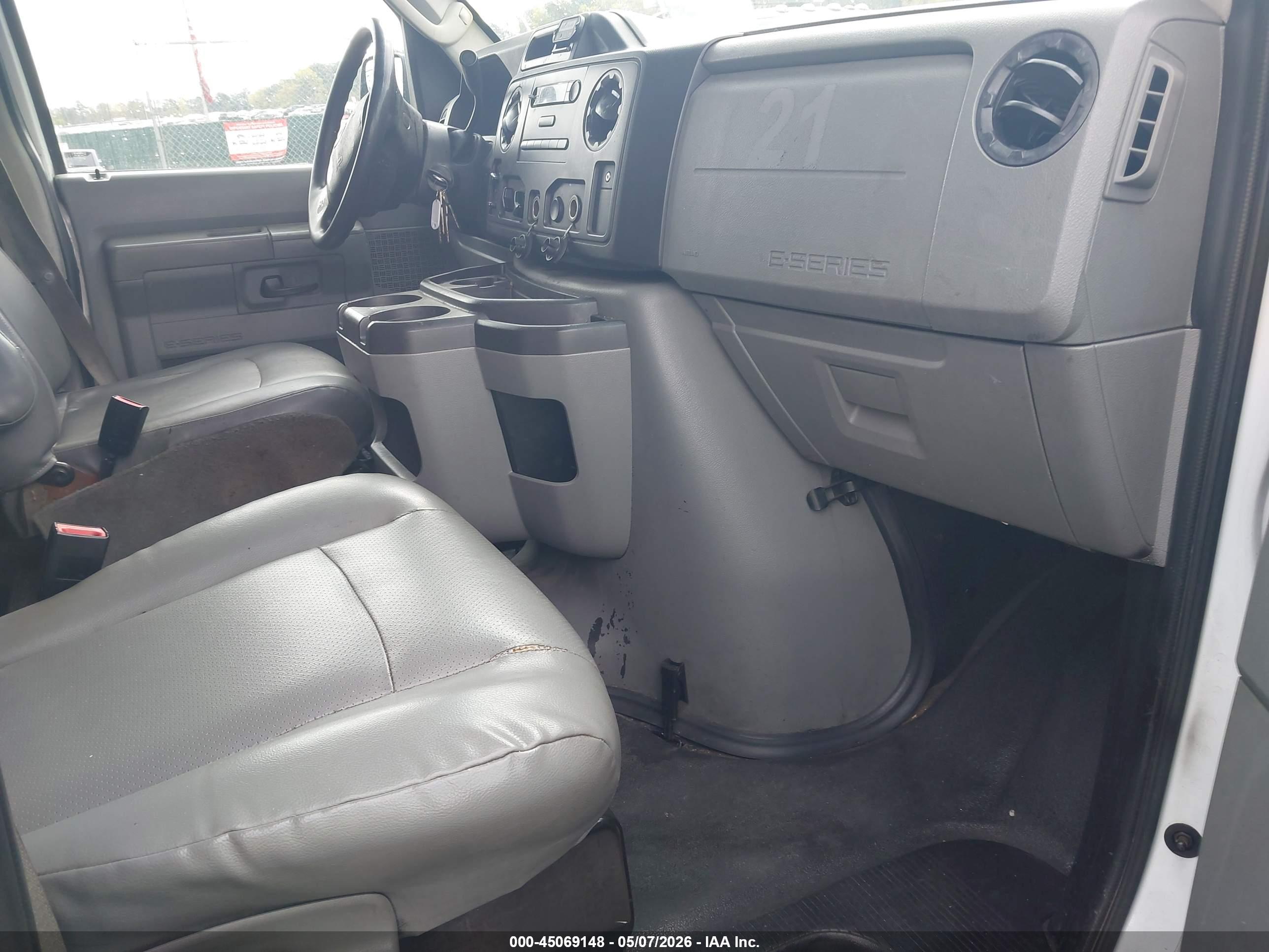 FORD E-250 image 5