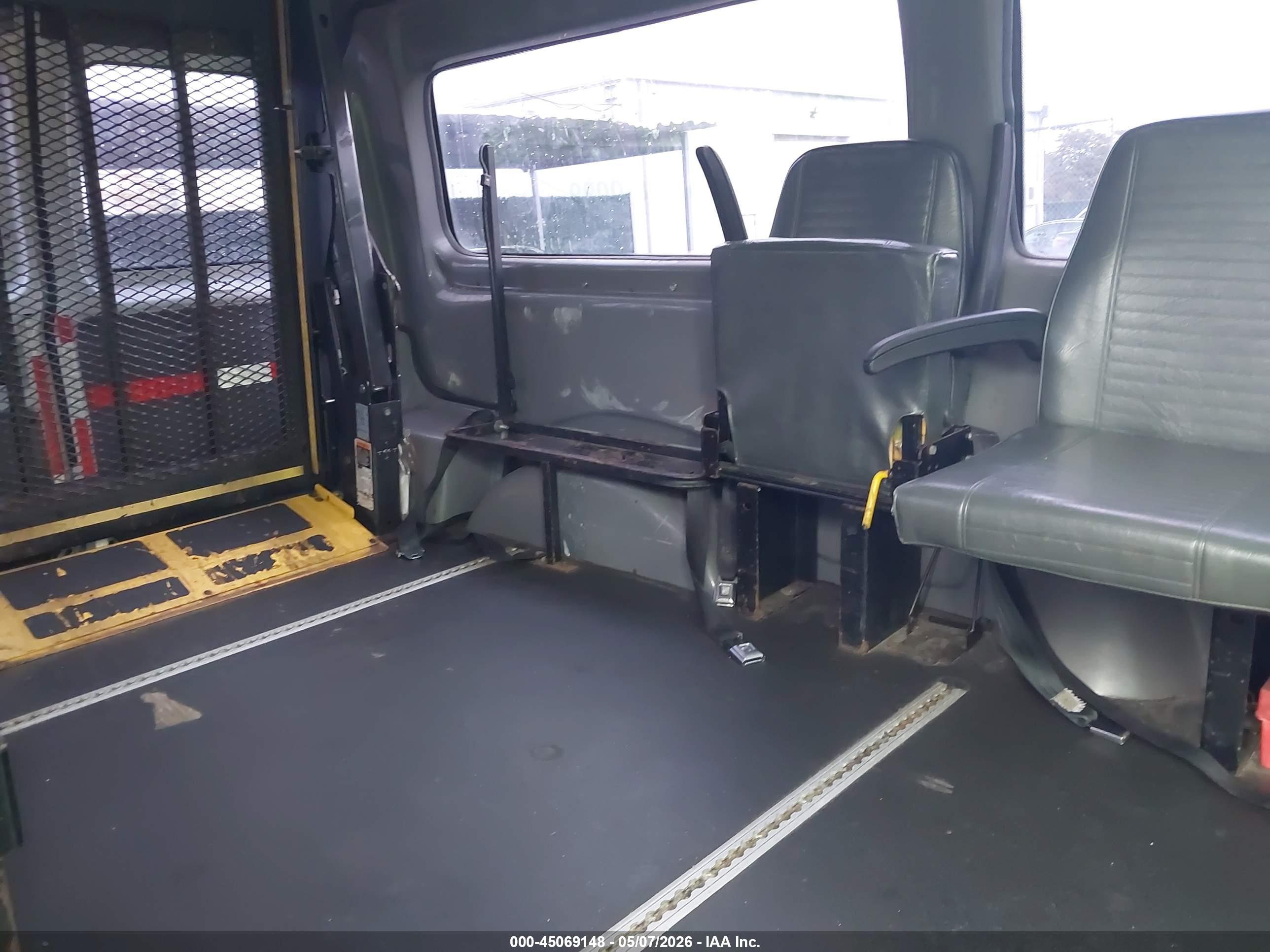 FORD E-250 image 8