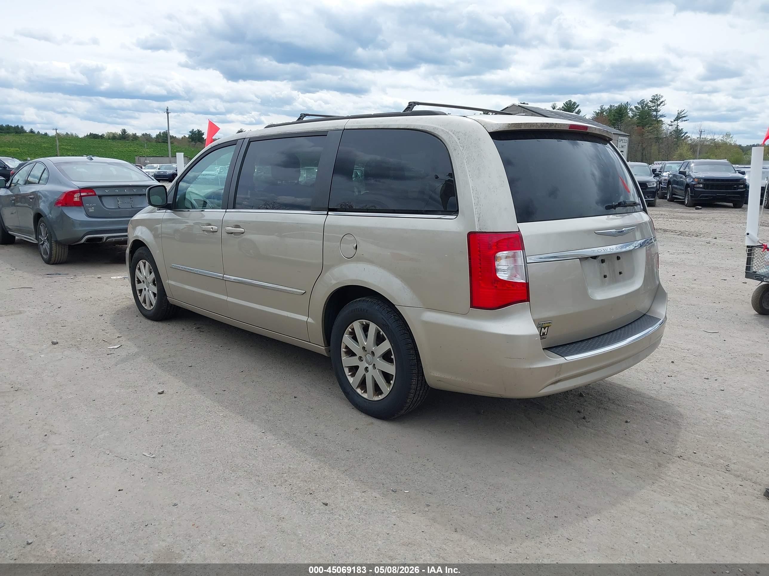 CHRYSLER TOWN image 3