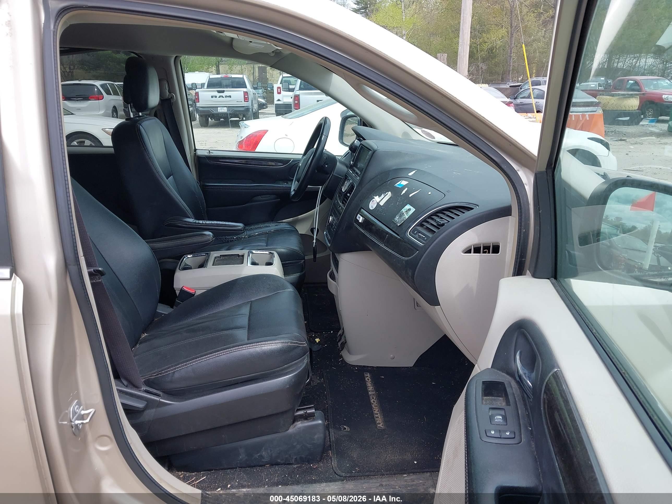 CHRYSLER TOWN image 5