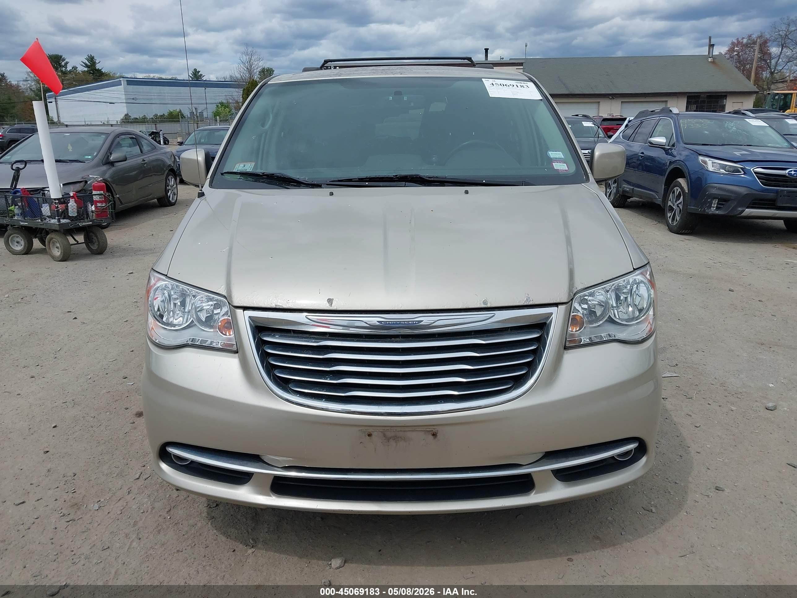 CHRYSLER TOWN image 6