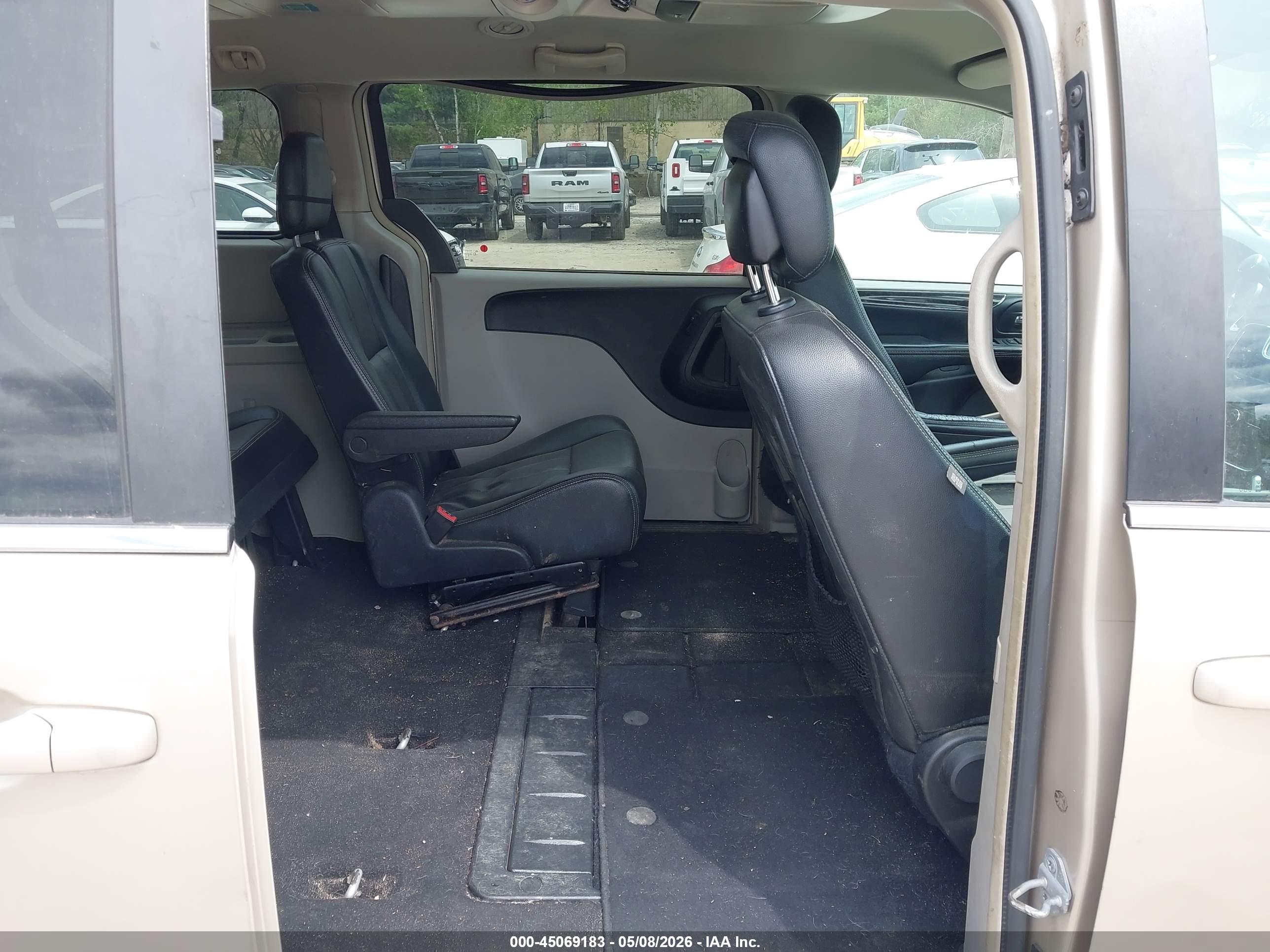 CHRYSLER TOWN image 8
