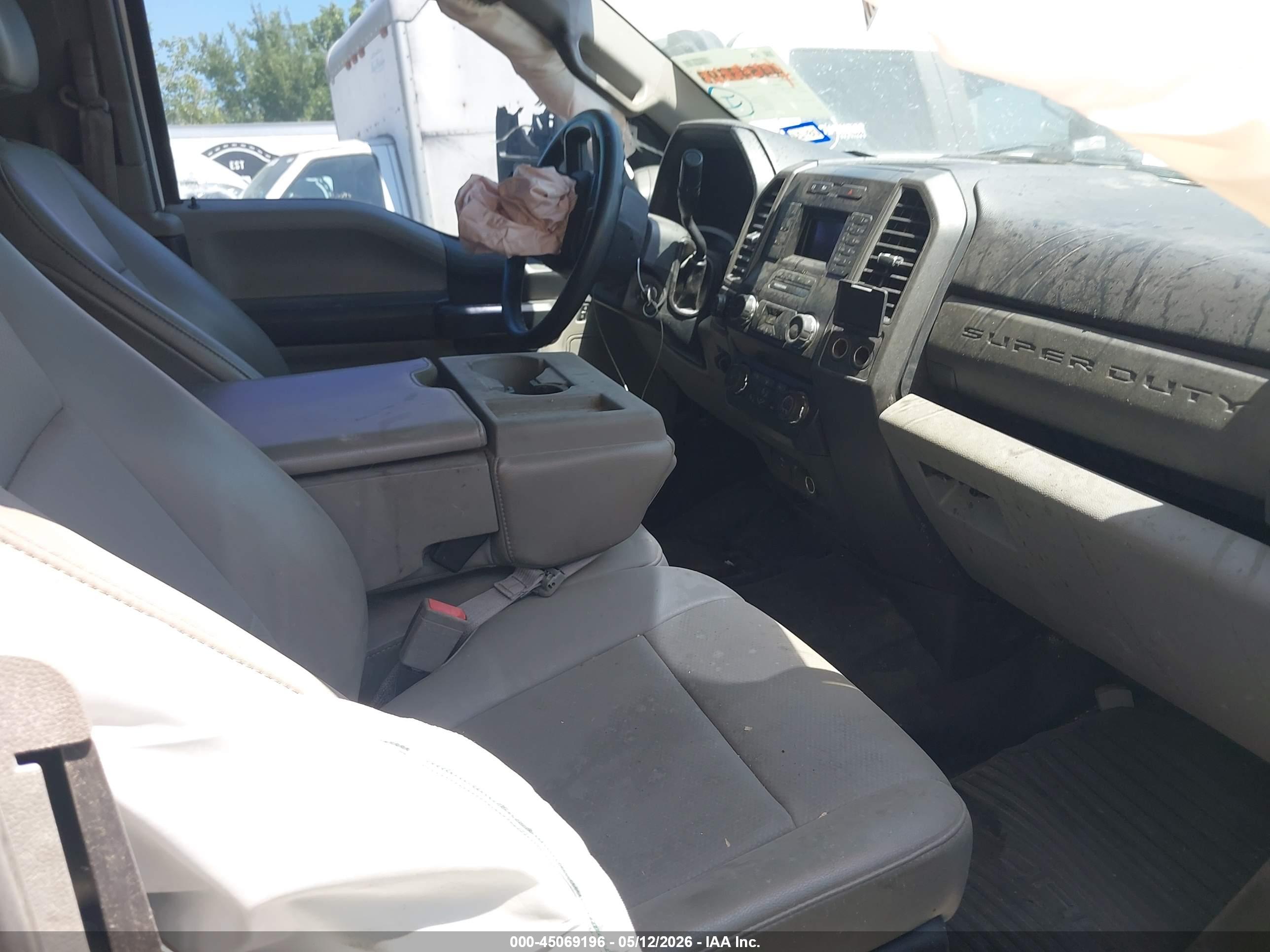 FORD F-550 image 8