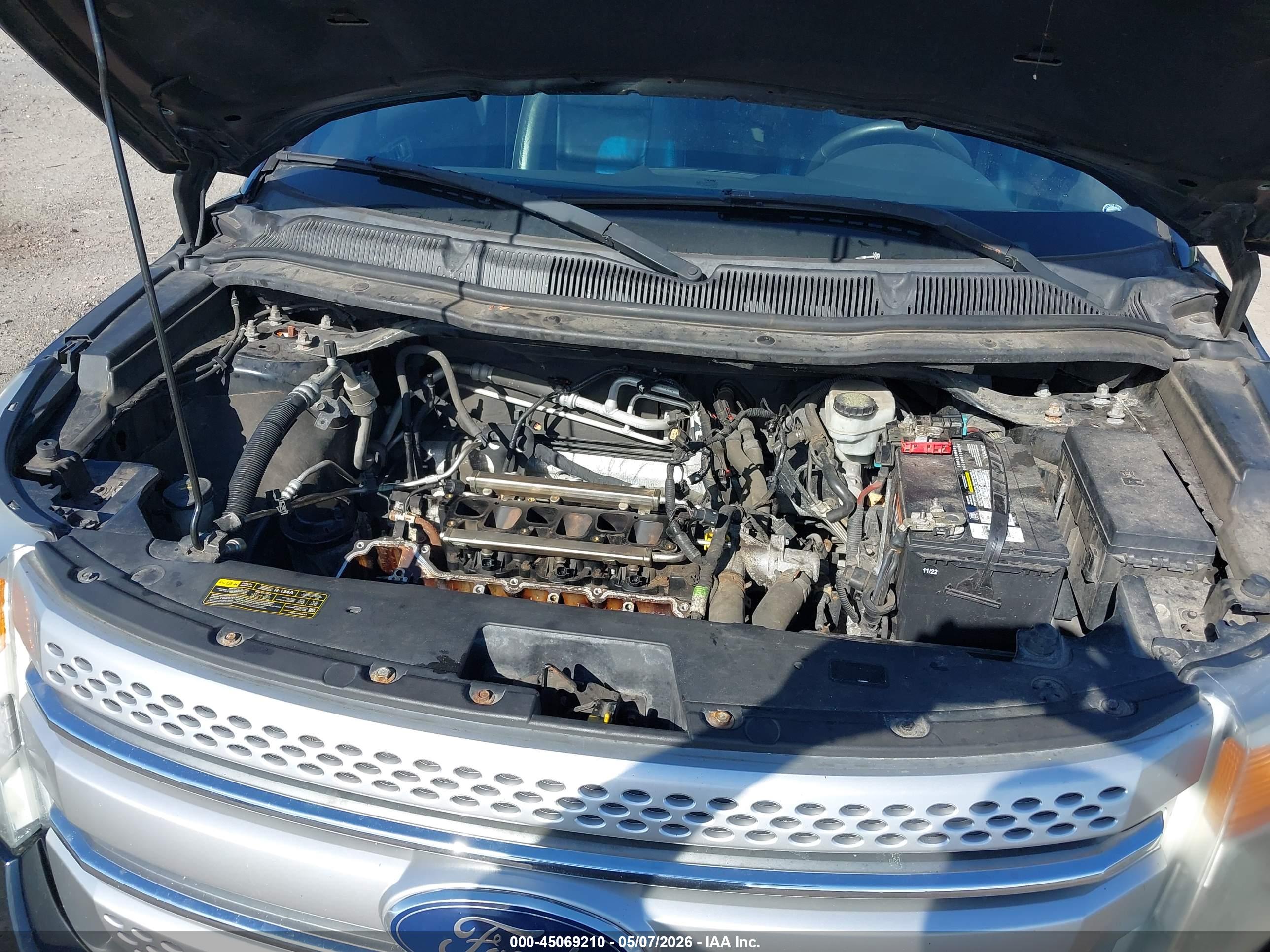 FORD EXPLORER image 10