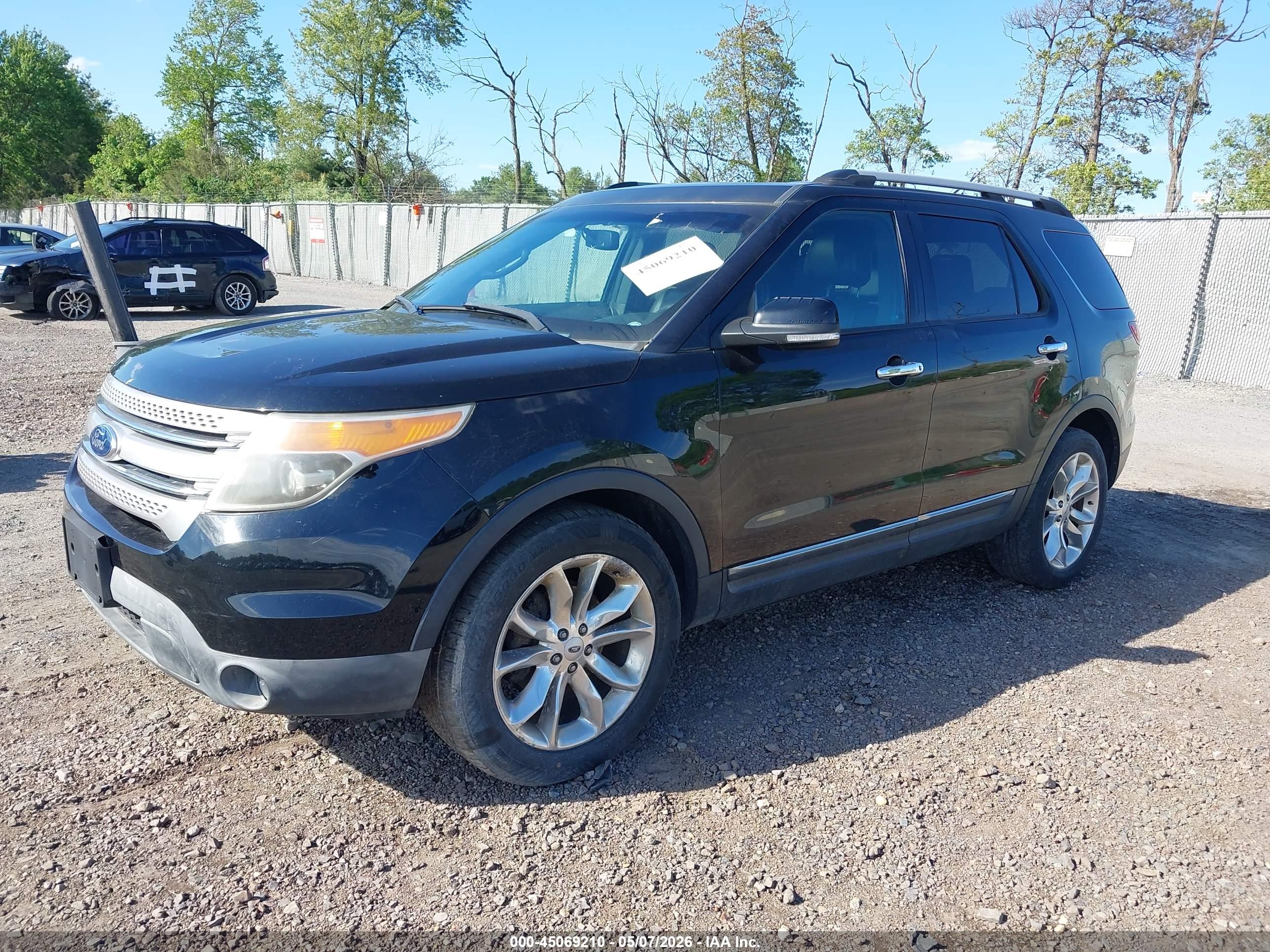 FORD EXPLORER image 2