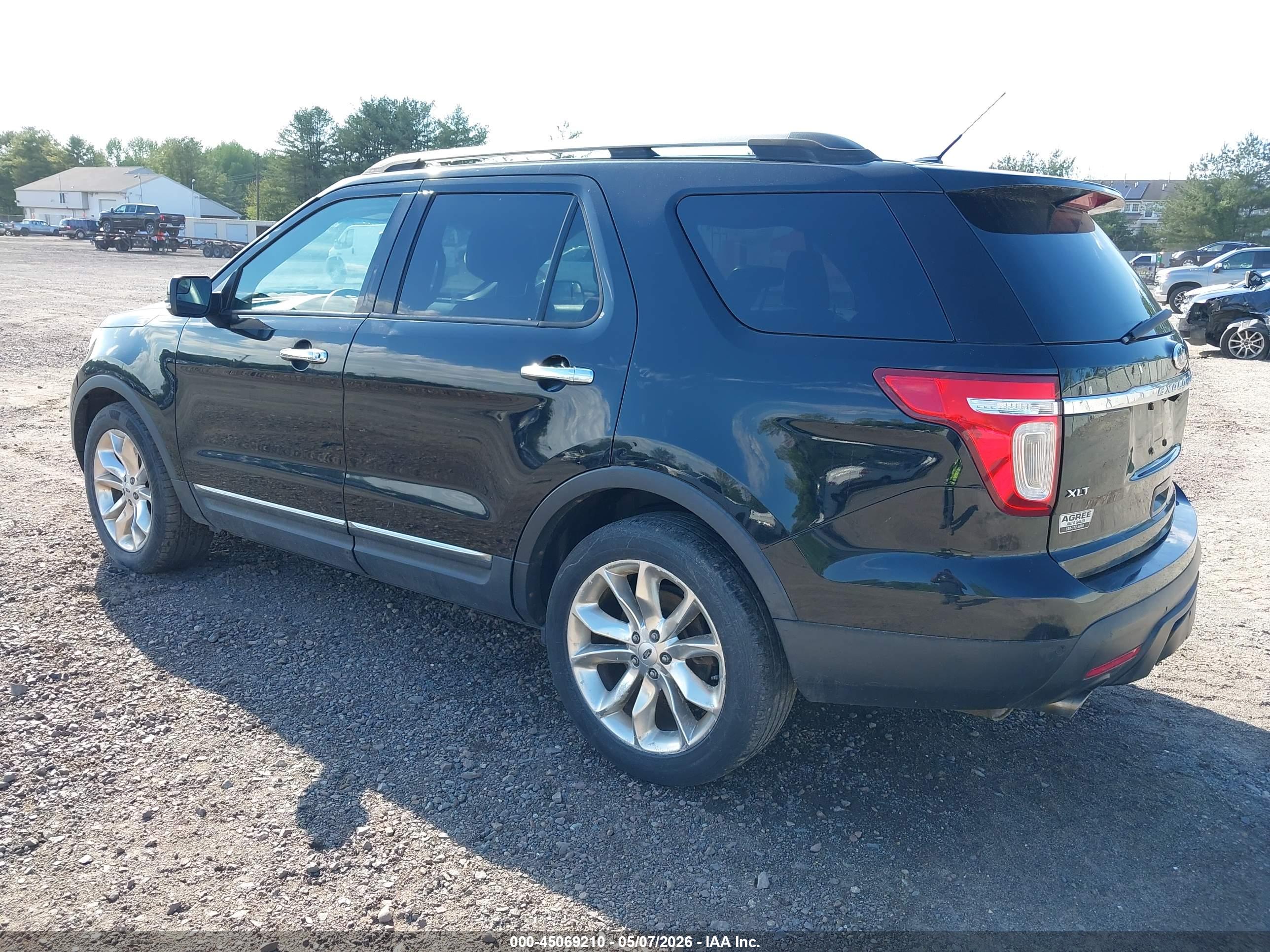 FORD EXPLORER image 3