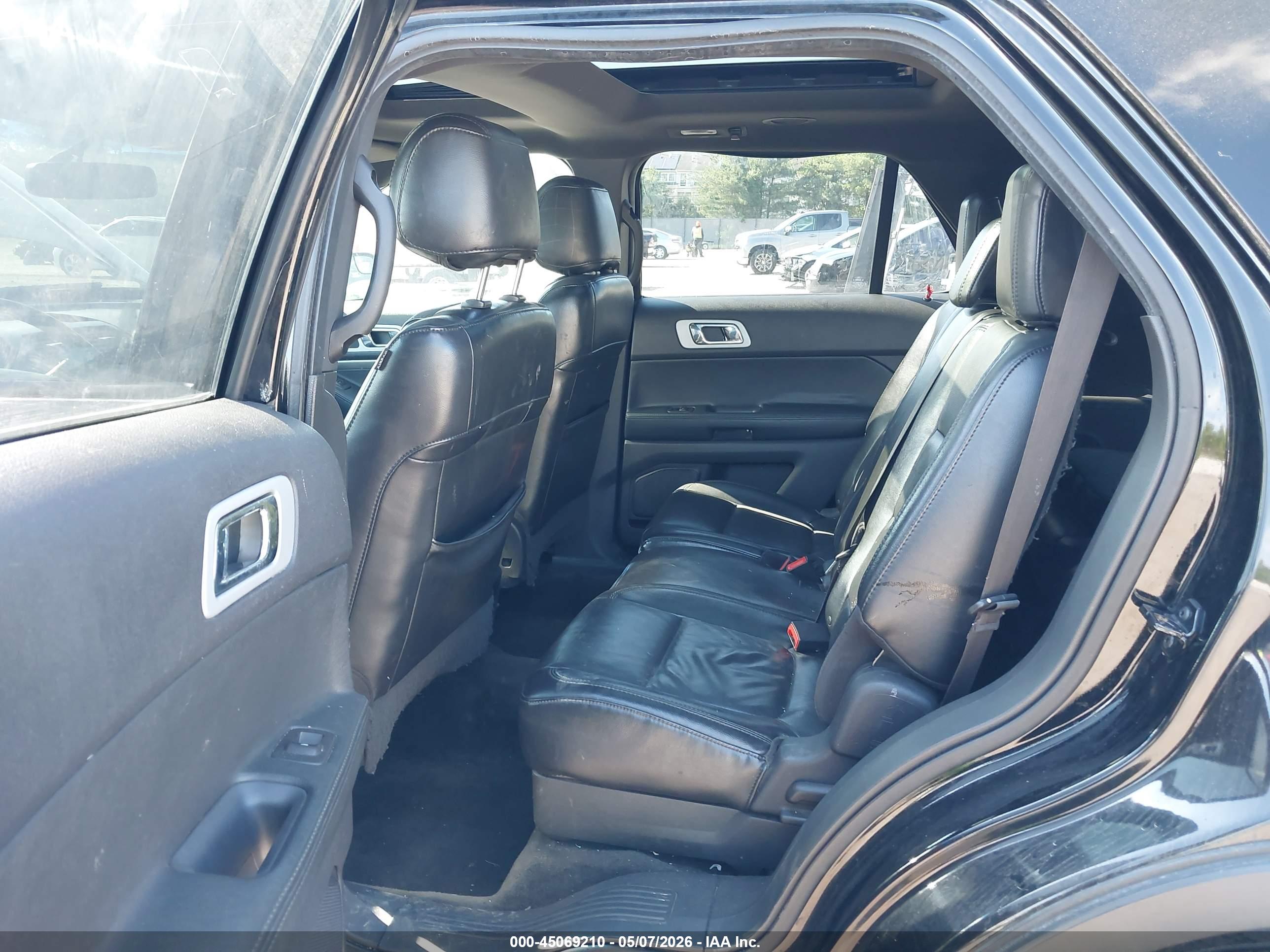 FORD EXPLORER image 8