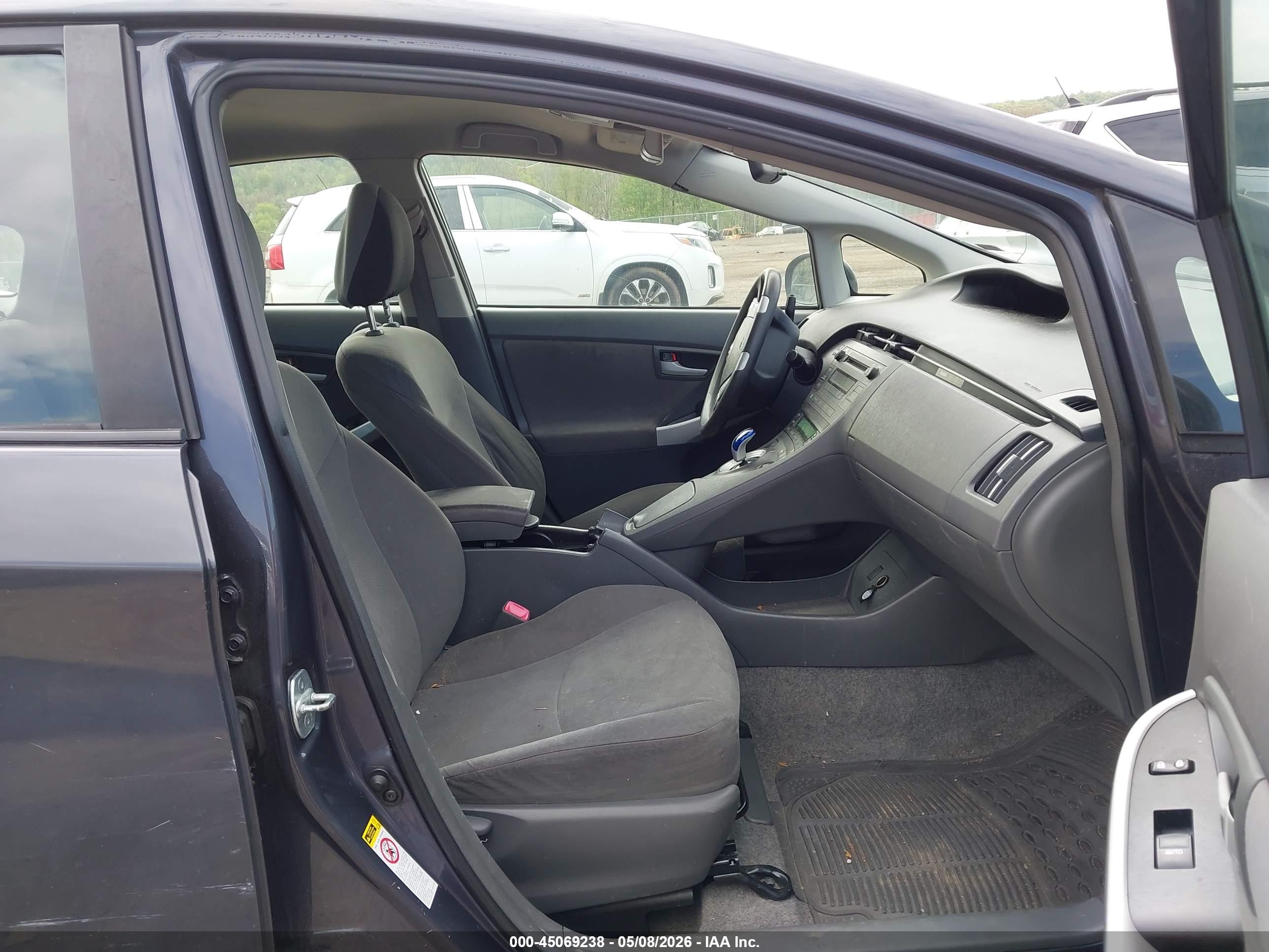 TOYOTA PRIUS image 5