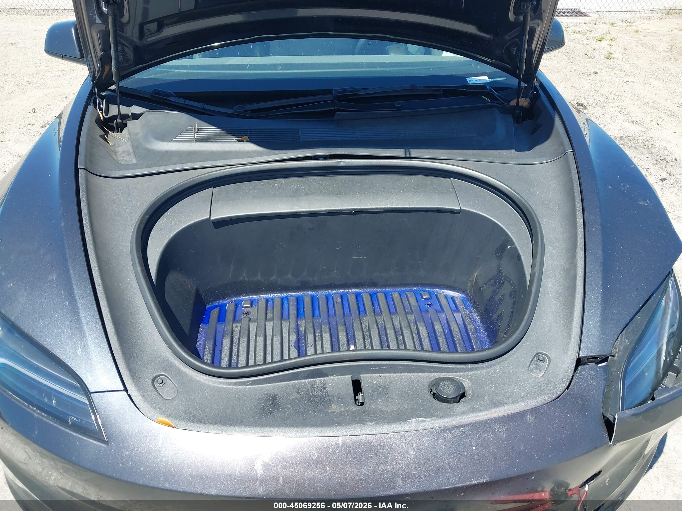 TESLA MODEL image 10