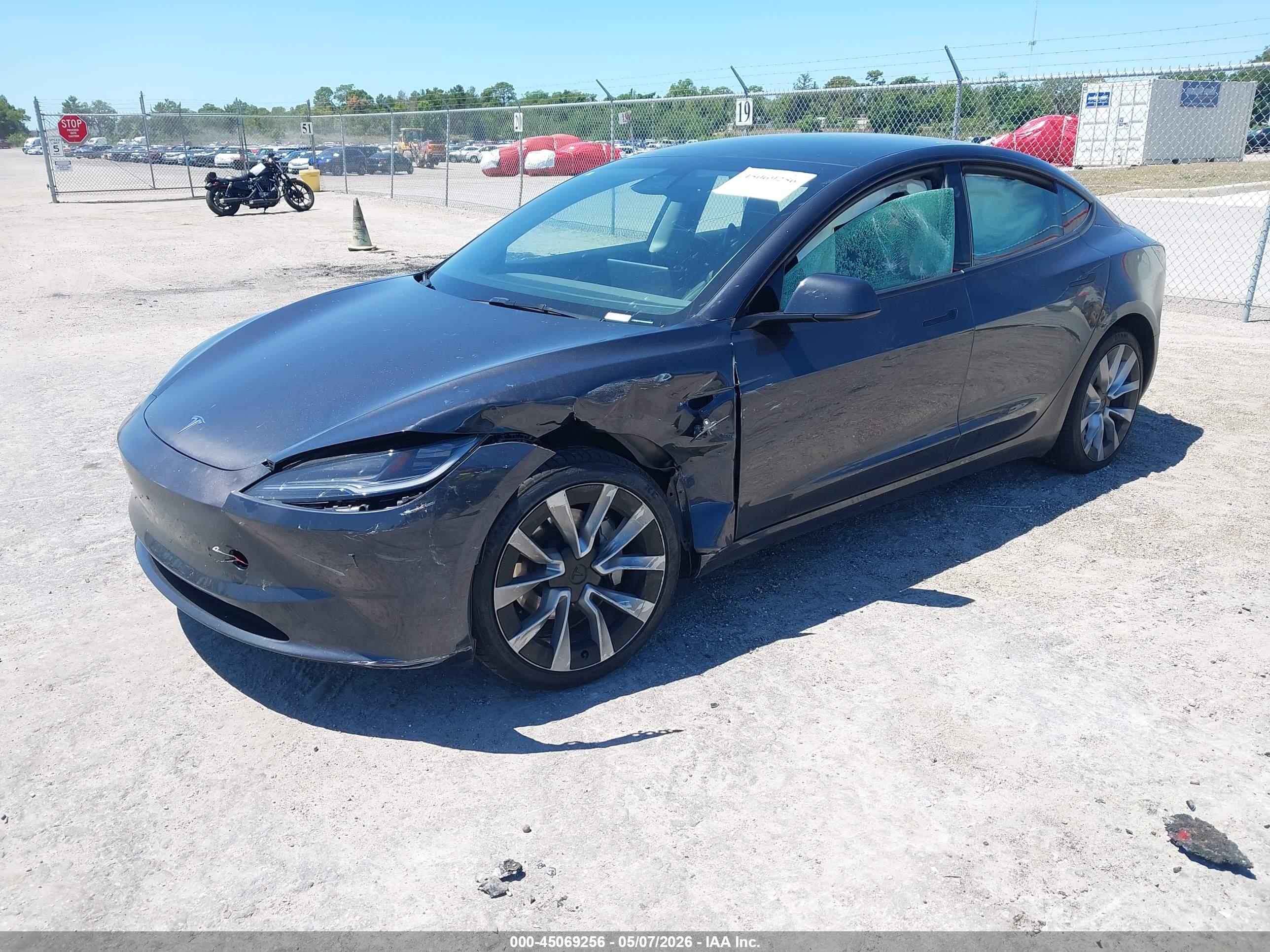 TESLA MODEL image 2