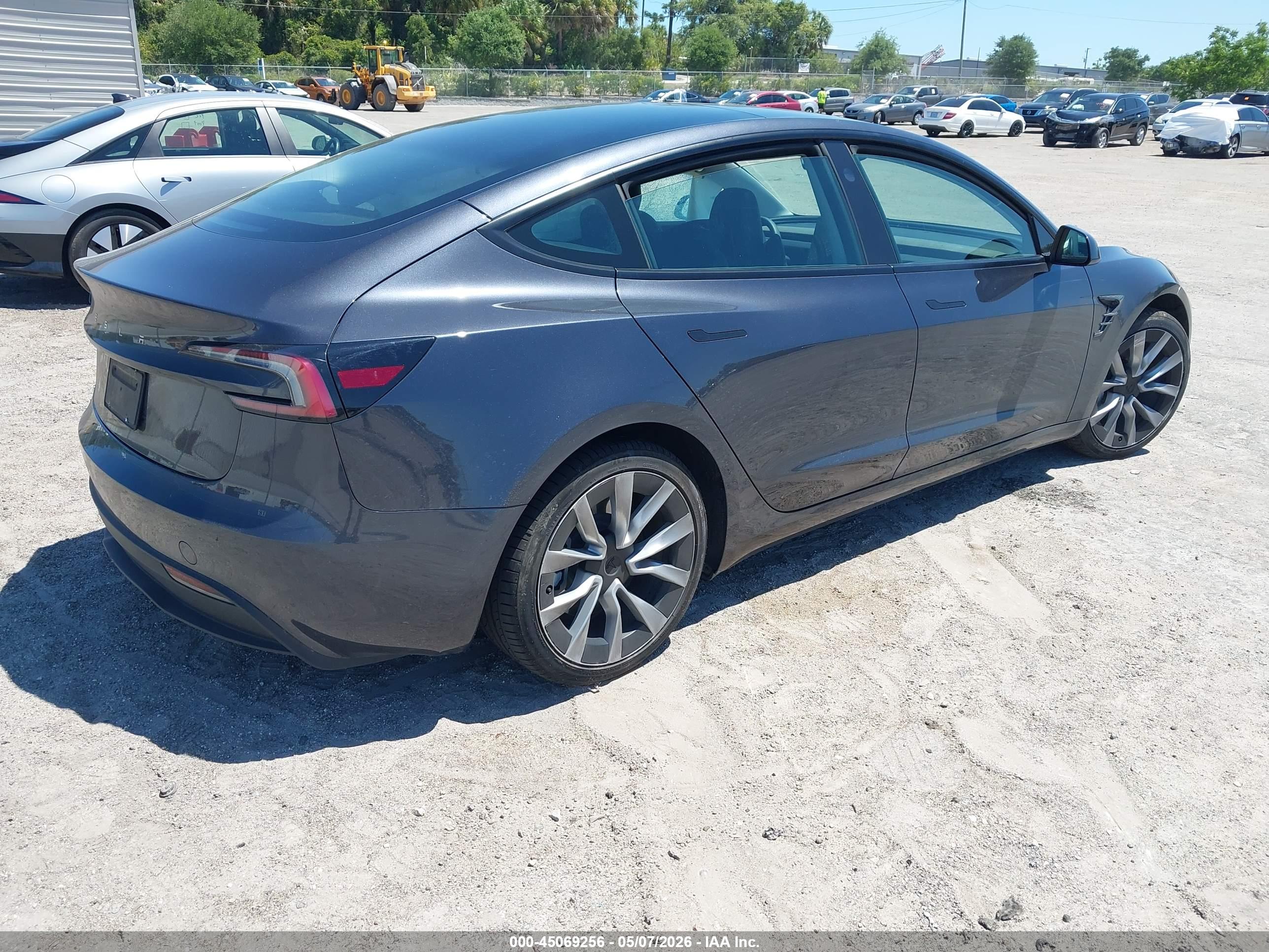 TESLA MODEL image 4
