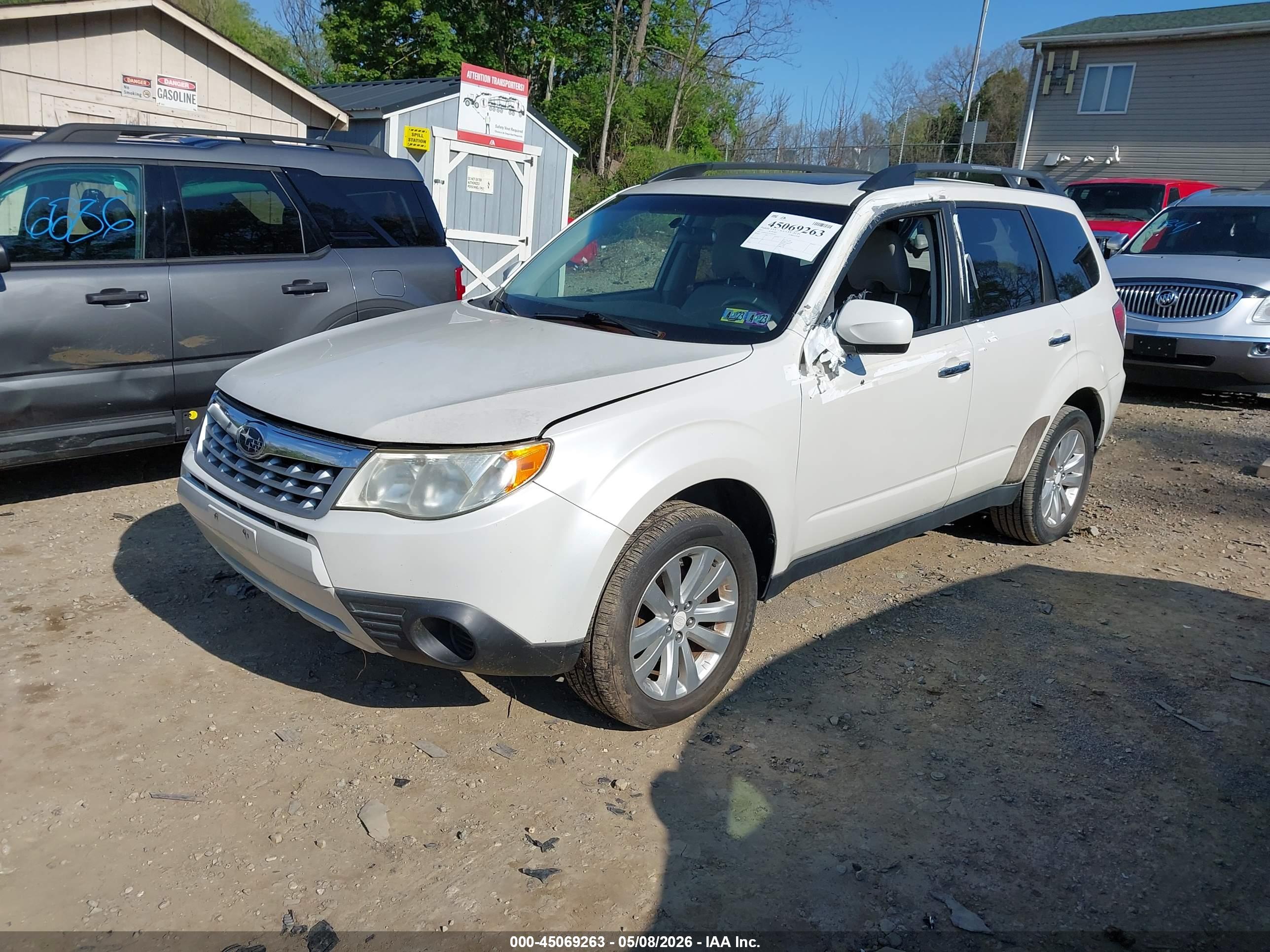 SUBARU FORESTER image 2