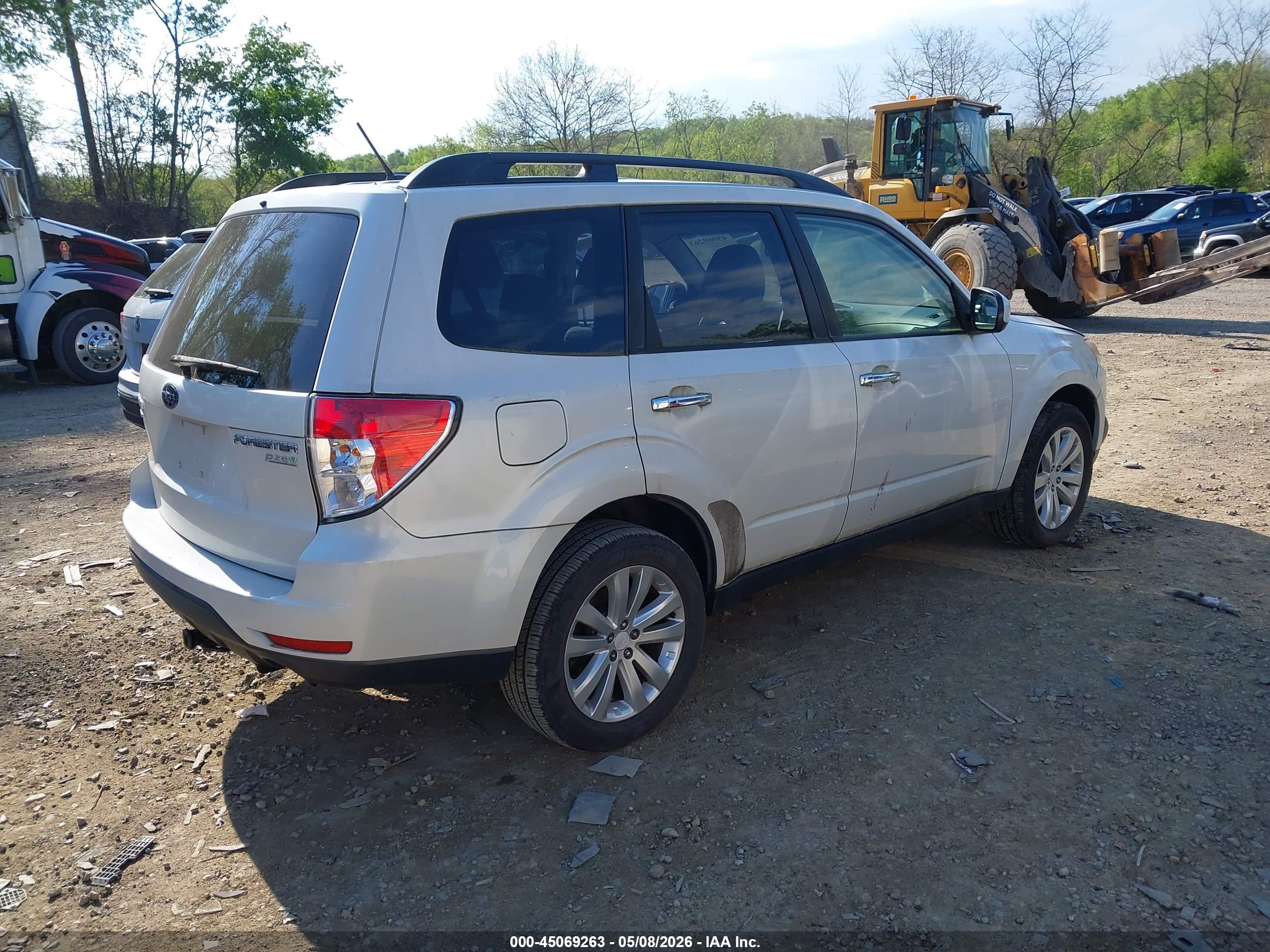 SUBARU FORESTER image 4