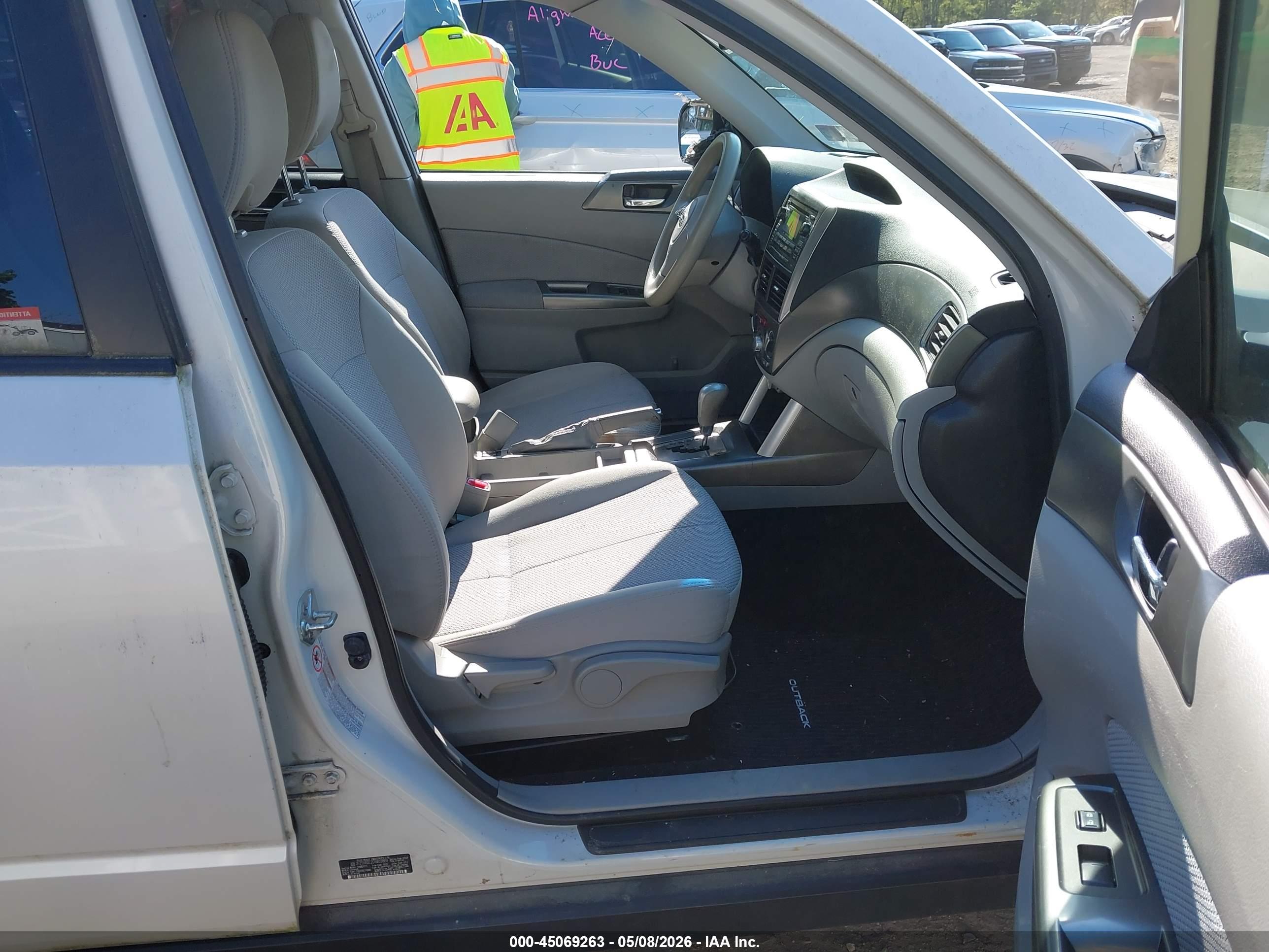 SUBARU FORESTER image 5