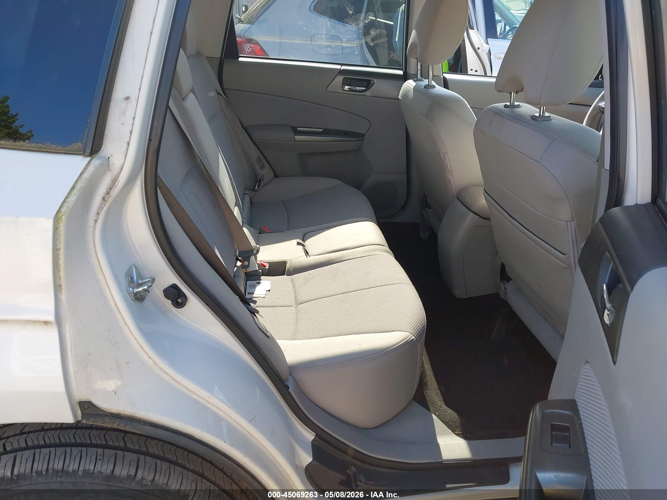 SUBARU FORESTER image 8