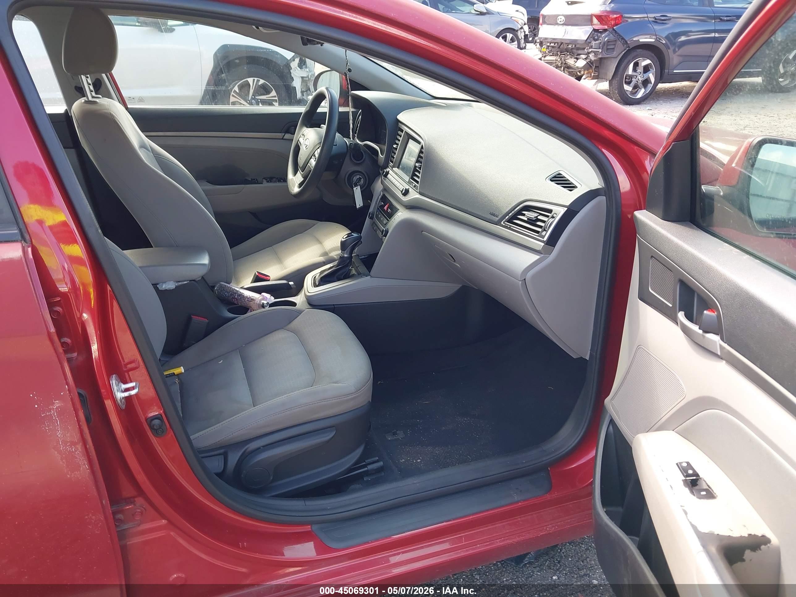 HYUNDAI ELANTRA image 5