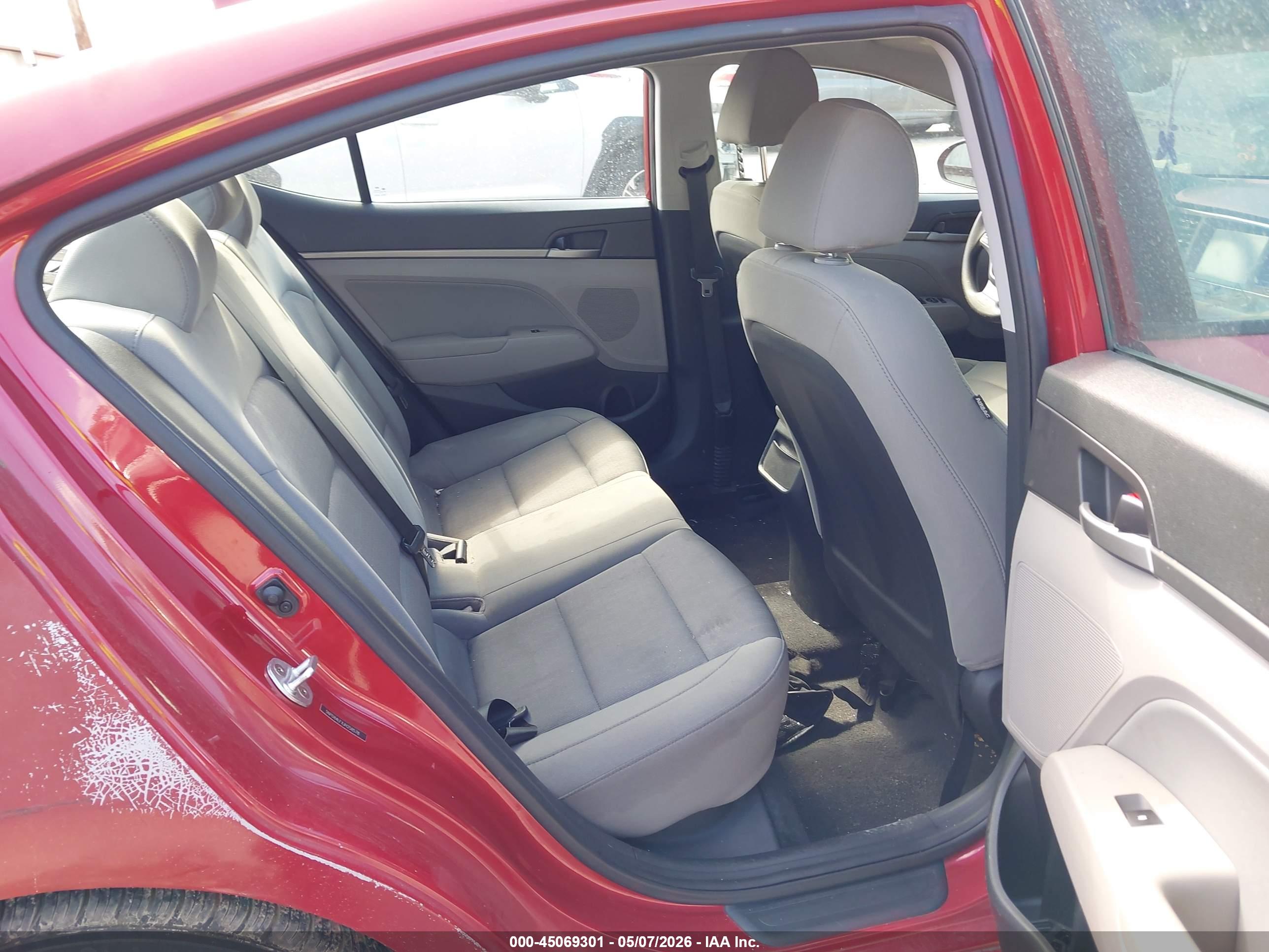 HYUNDAI ELANTRA image 8