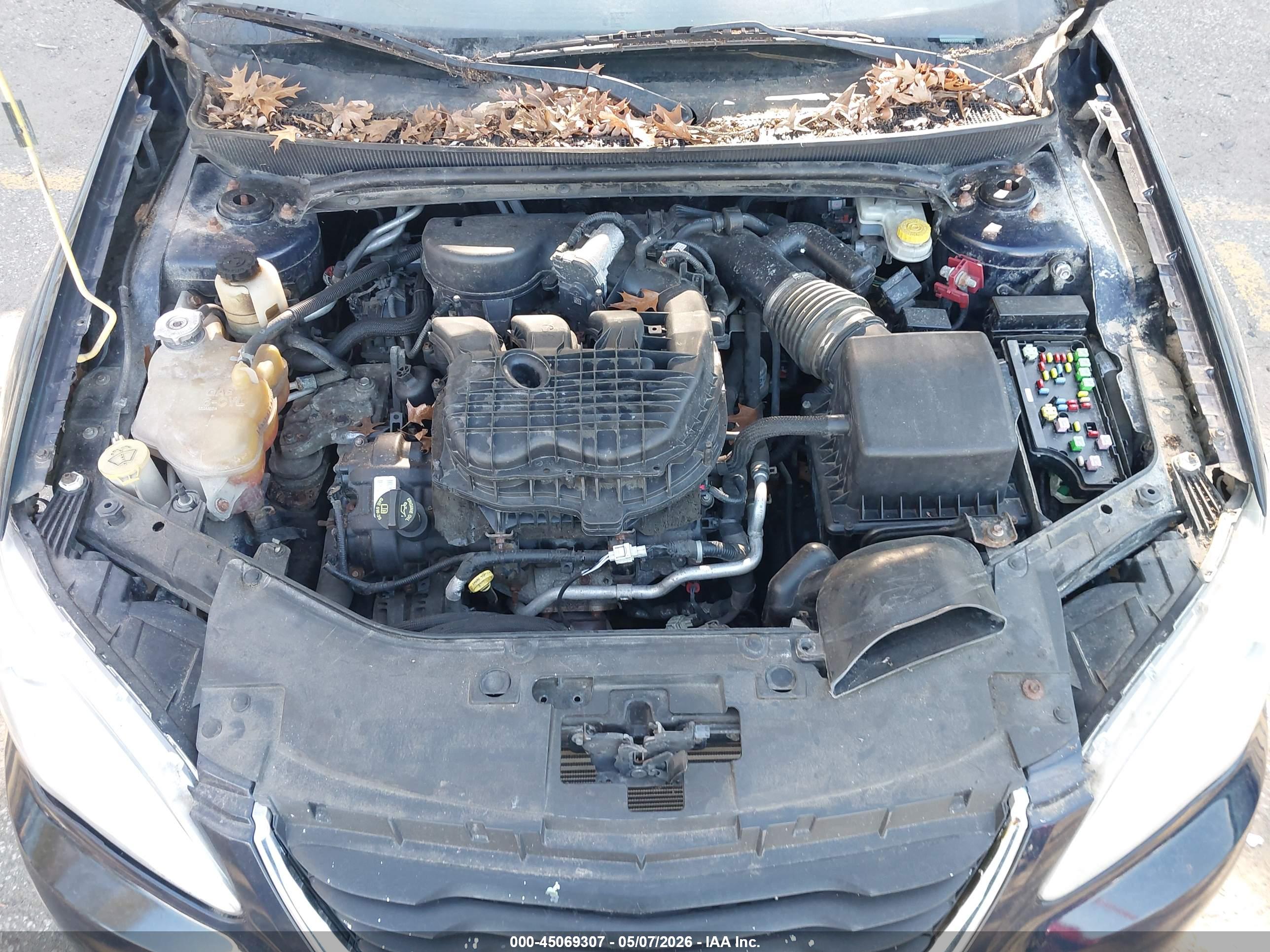 CHRYSLER 200 image 10