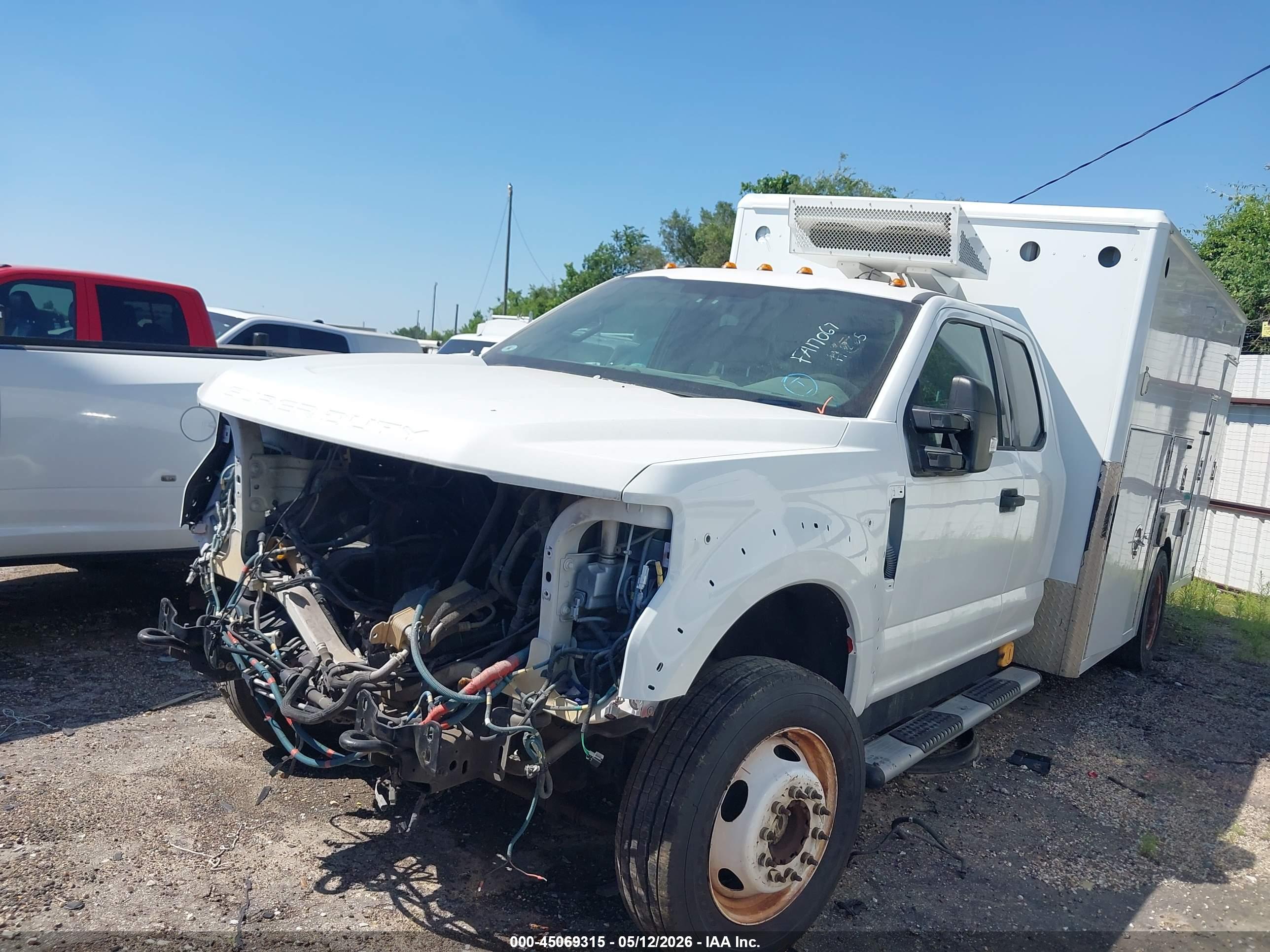 FORD F-550 image 2