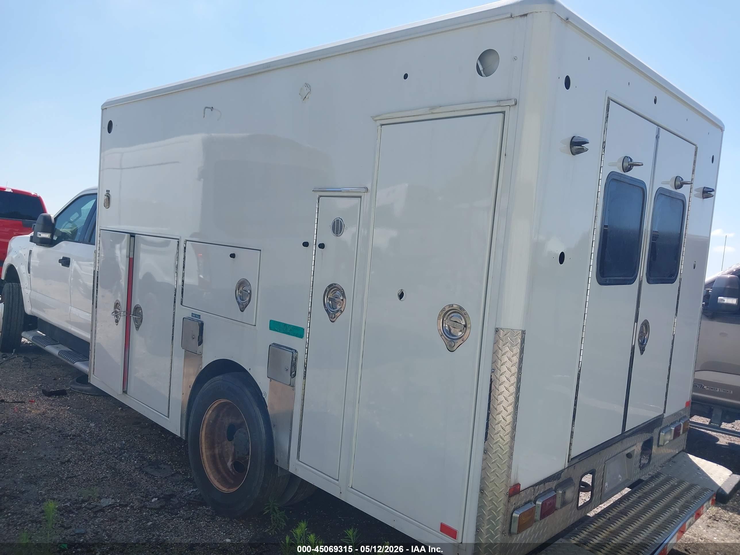 FORD F-550 image 3