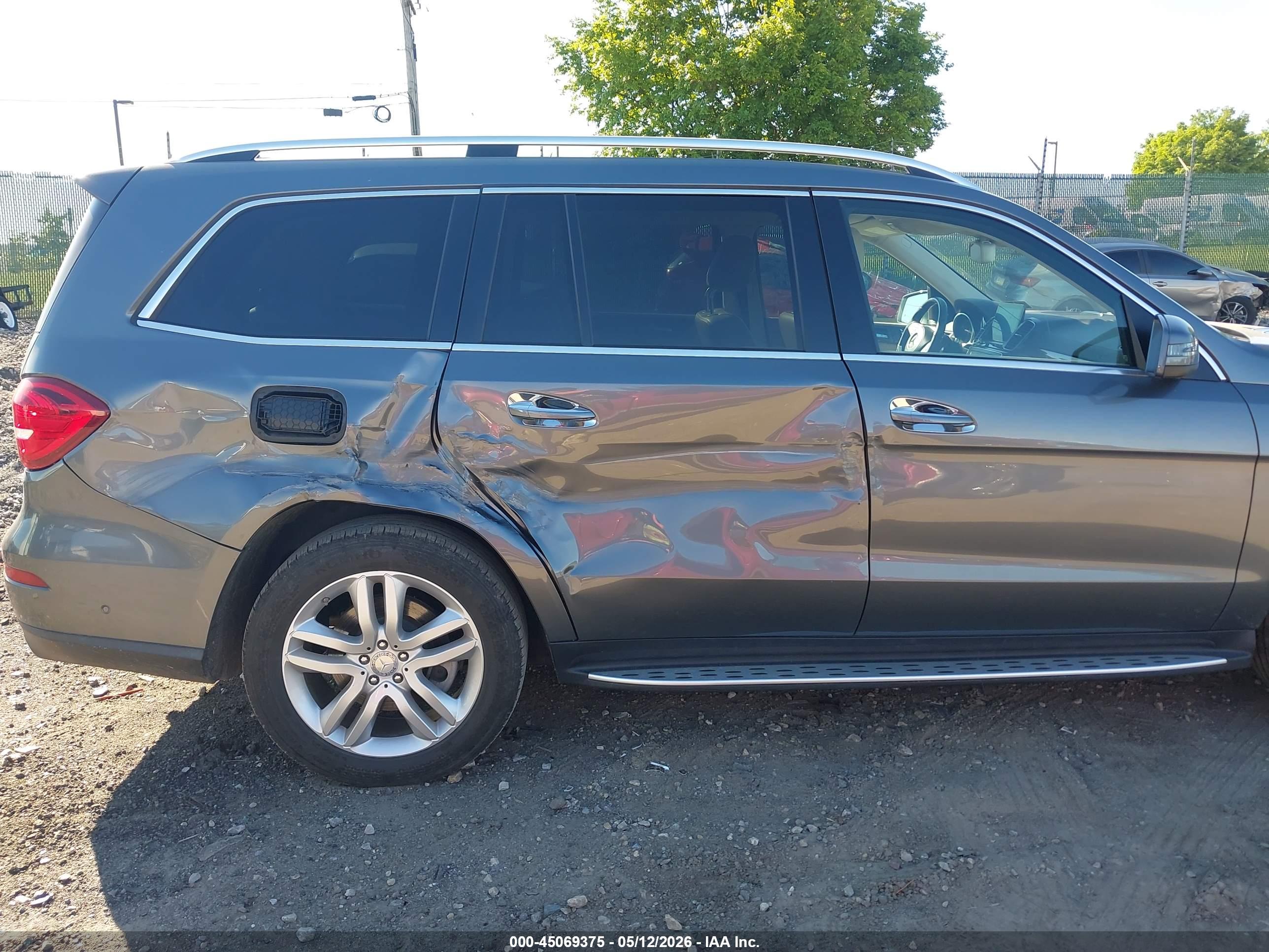 MERCEDES-BENZ GLS image 6