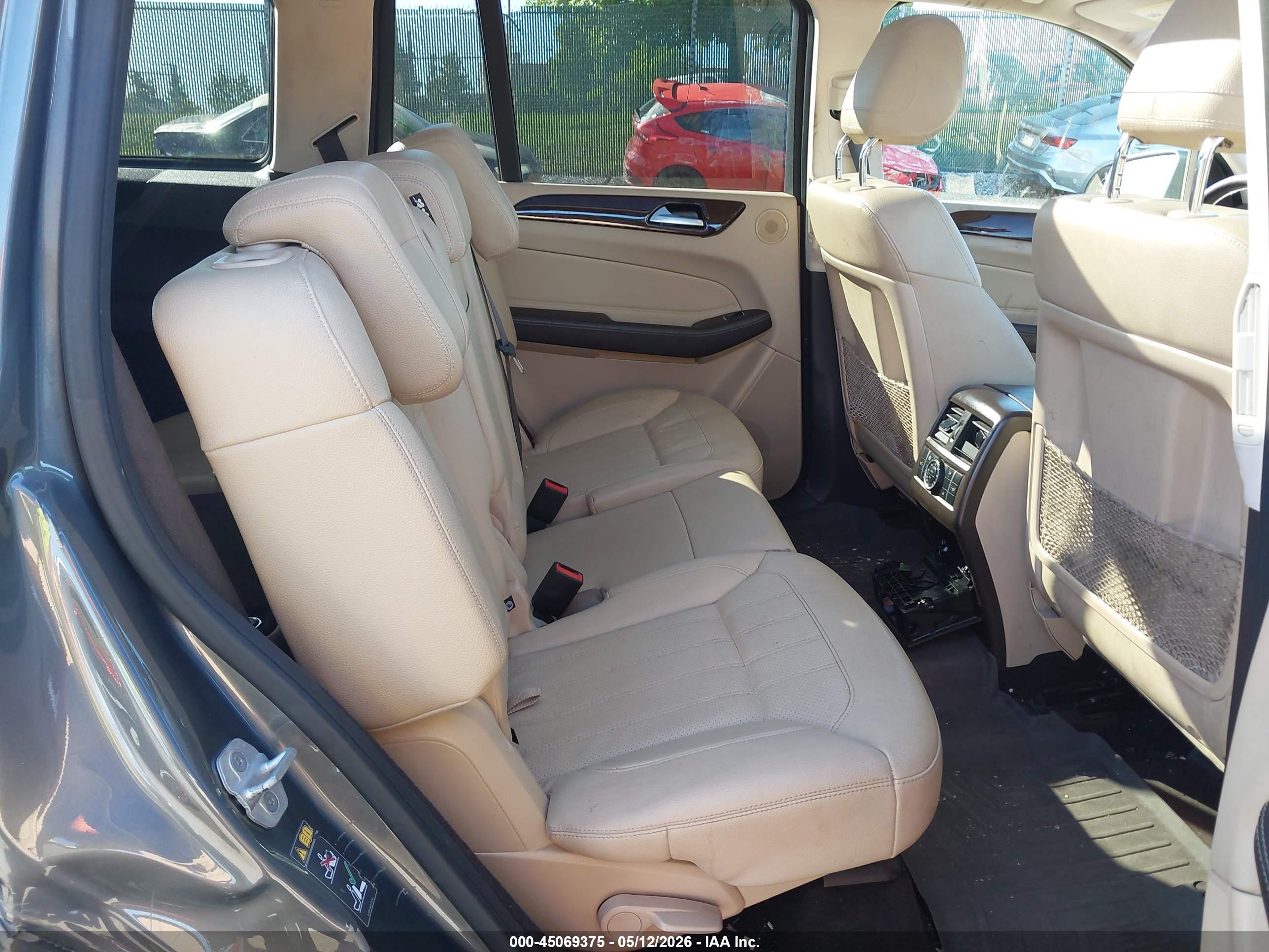 MERCEDES-BENZ GLS image 8