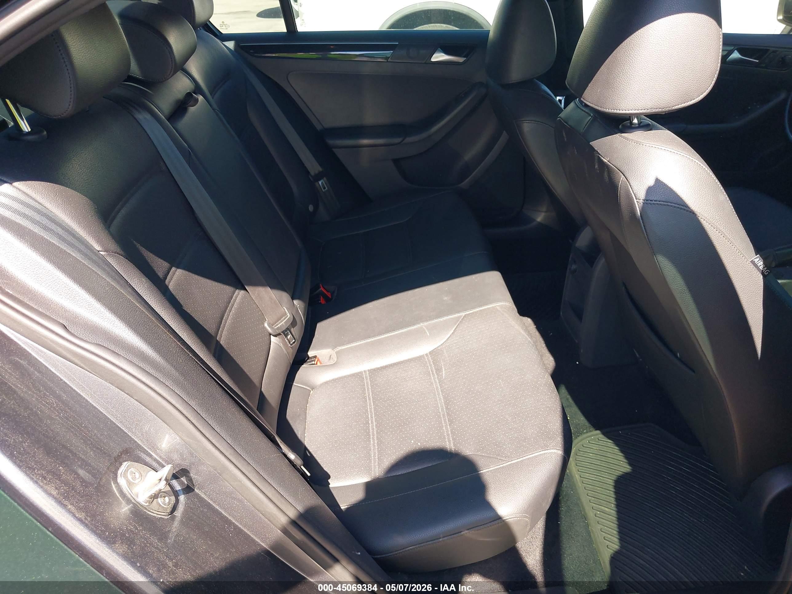 VOLKSWAGEN JETTA image 8