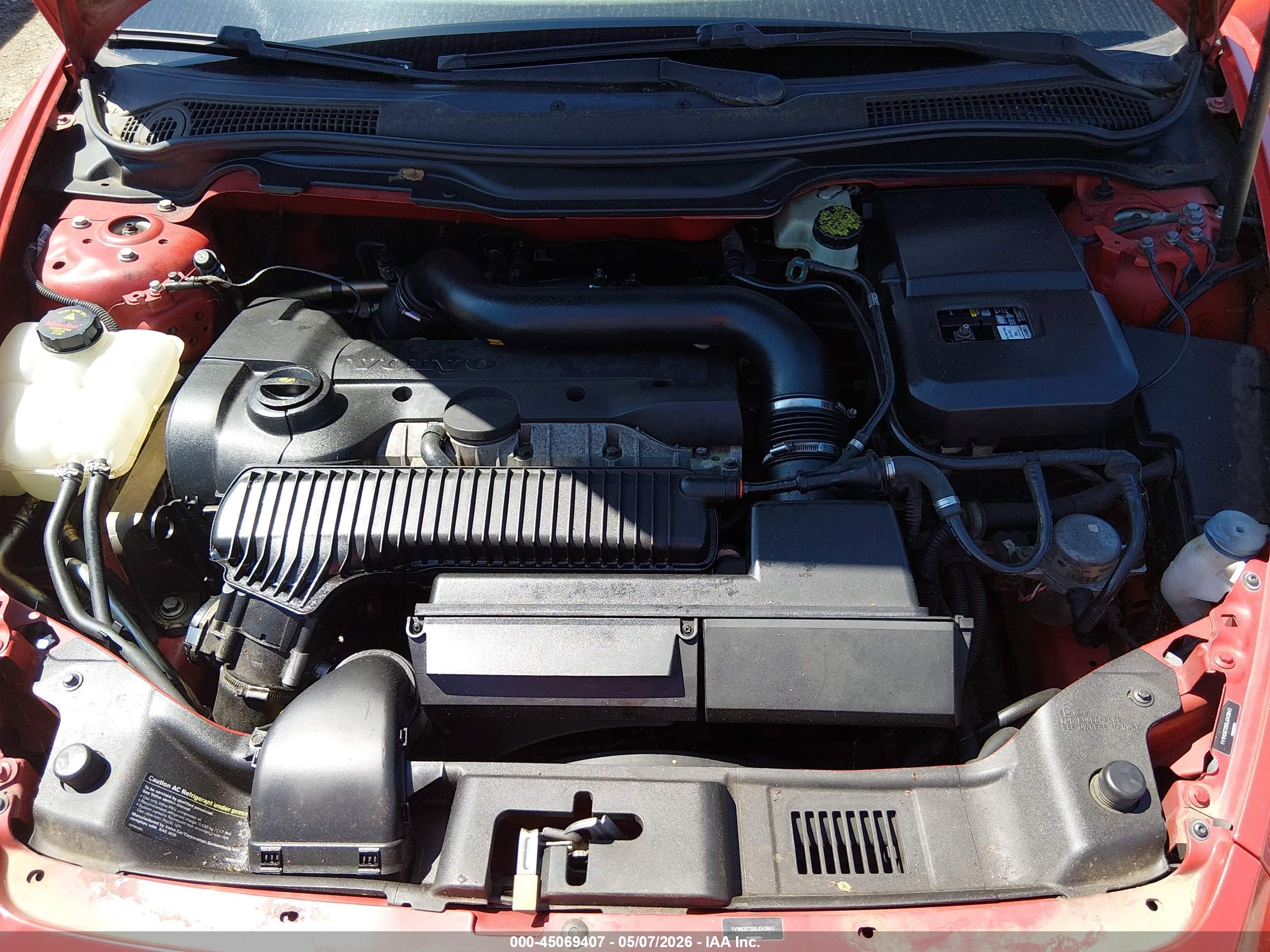 VOLVO C70 image 10