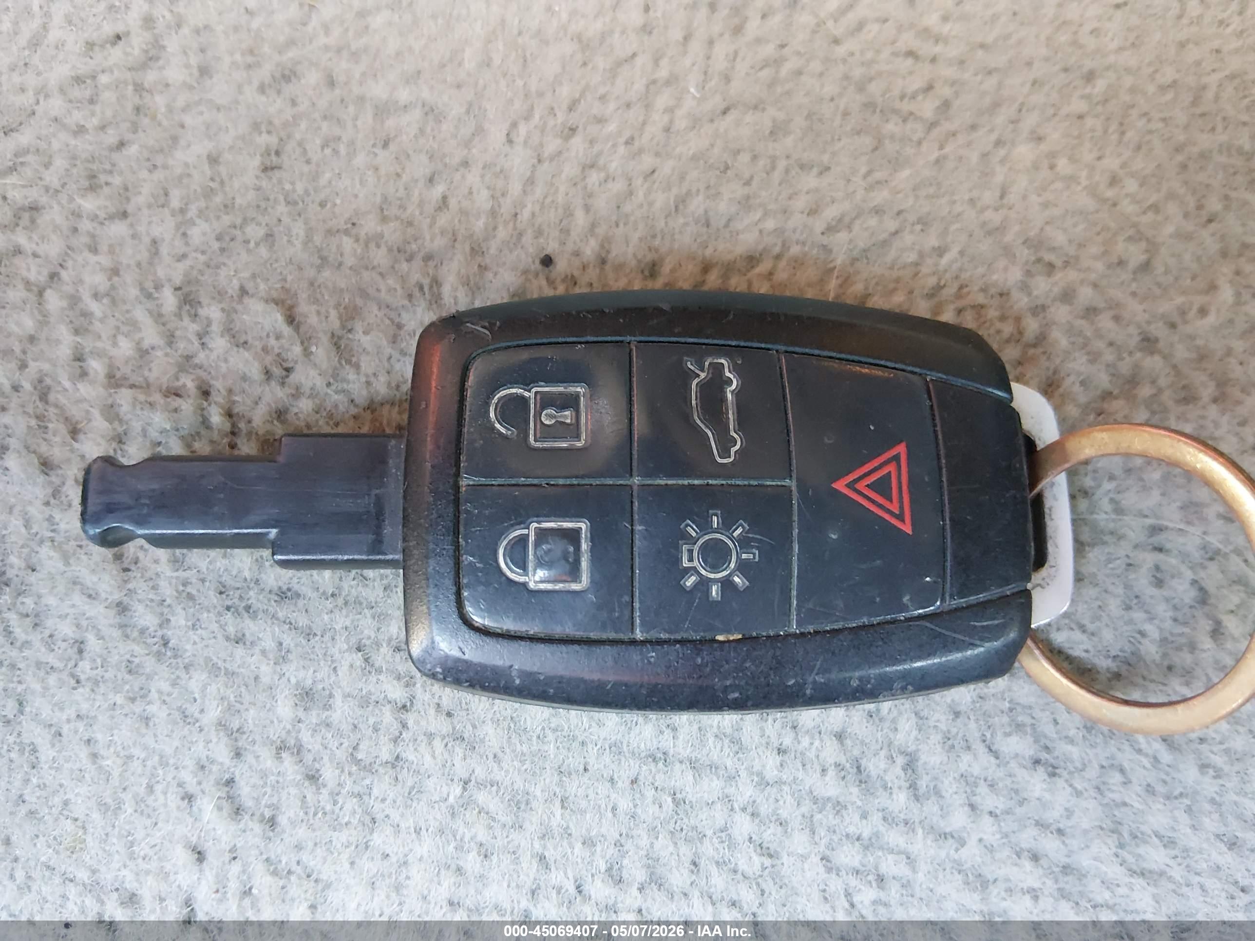 VOLVO C70 image 11