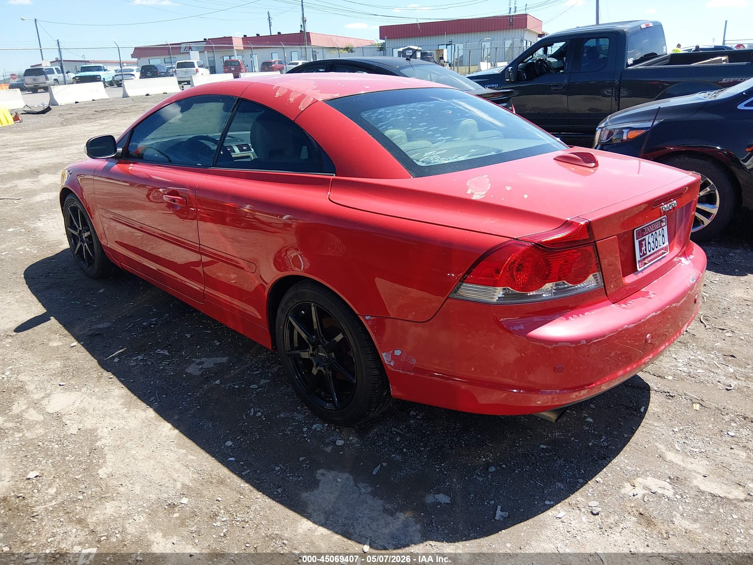 VOLVO C70 image 3