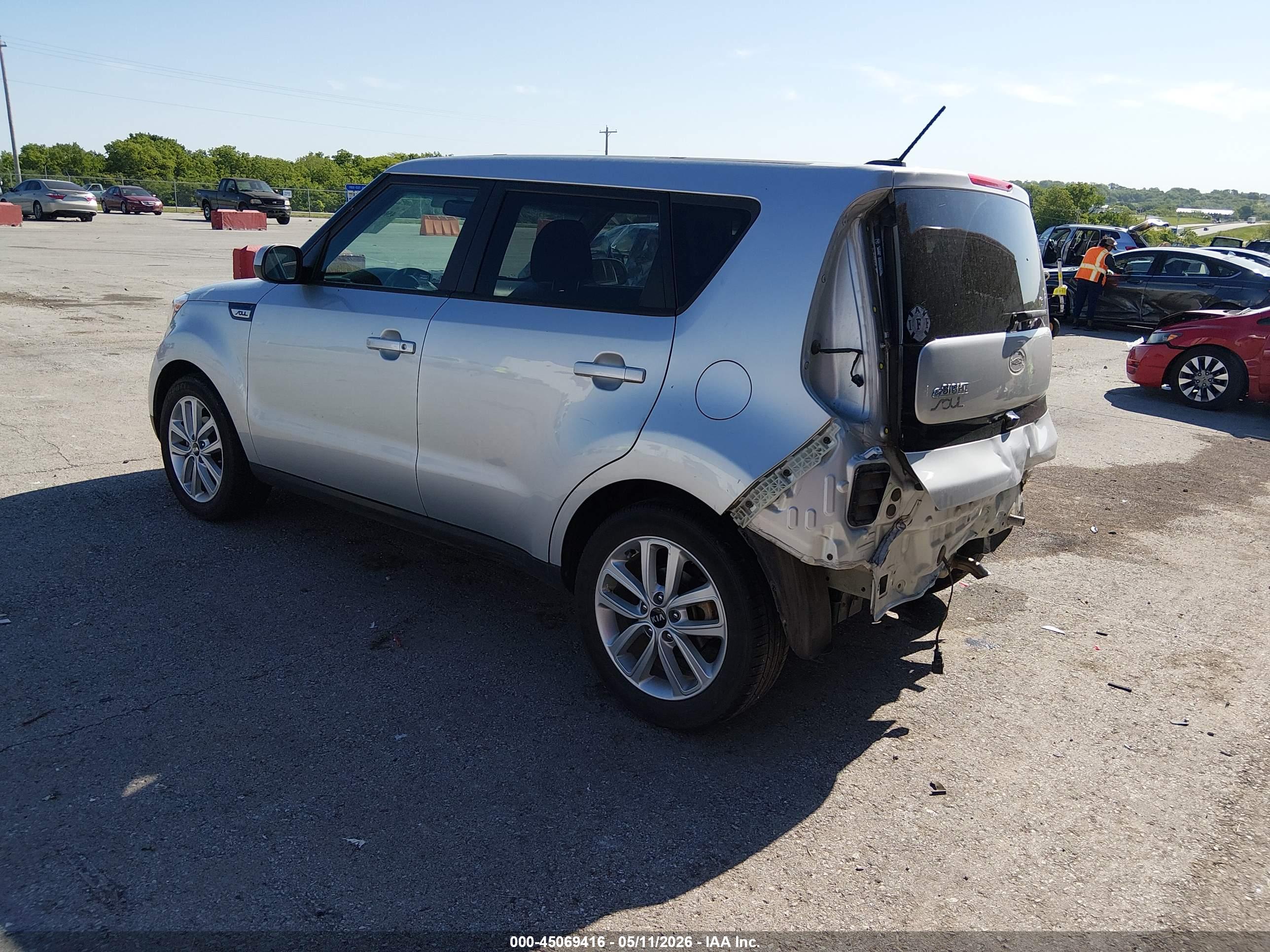 KIA SOUL image 3