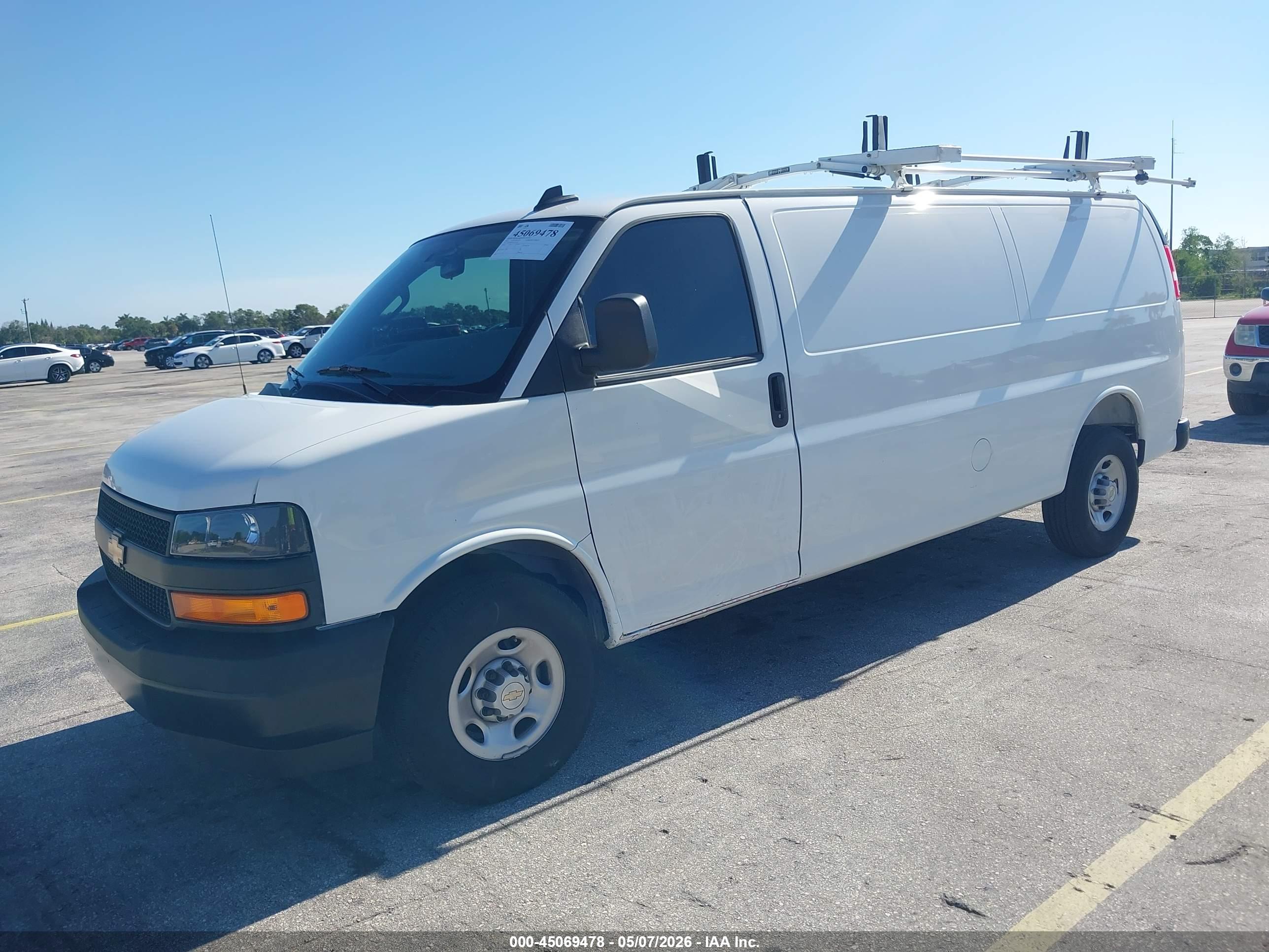CHEVROLET EXPRESS image 2