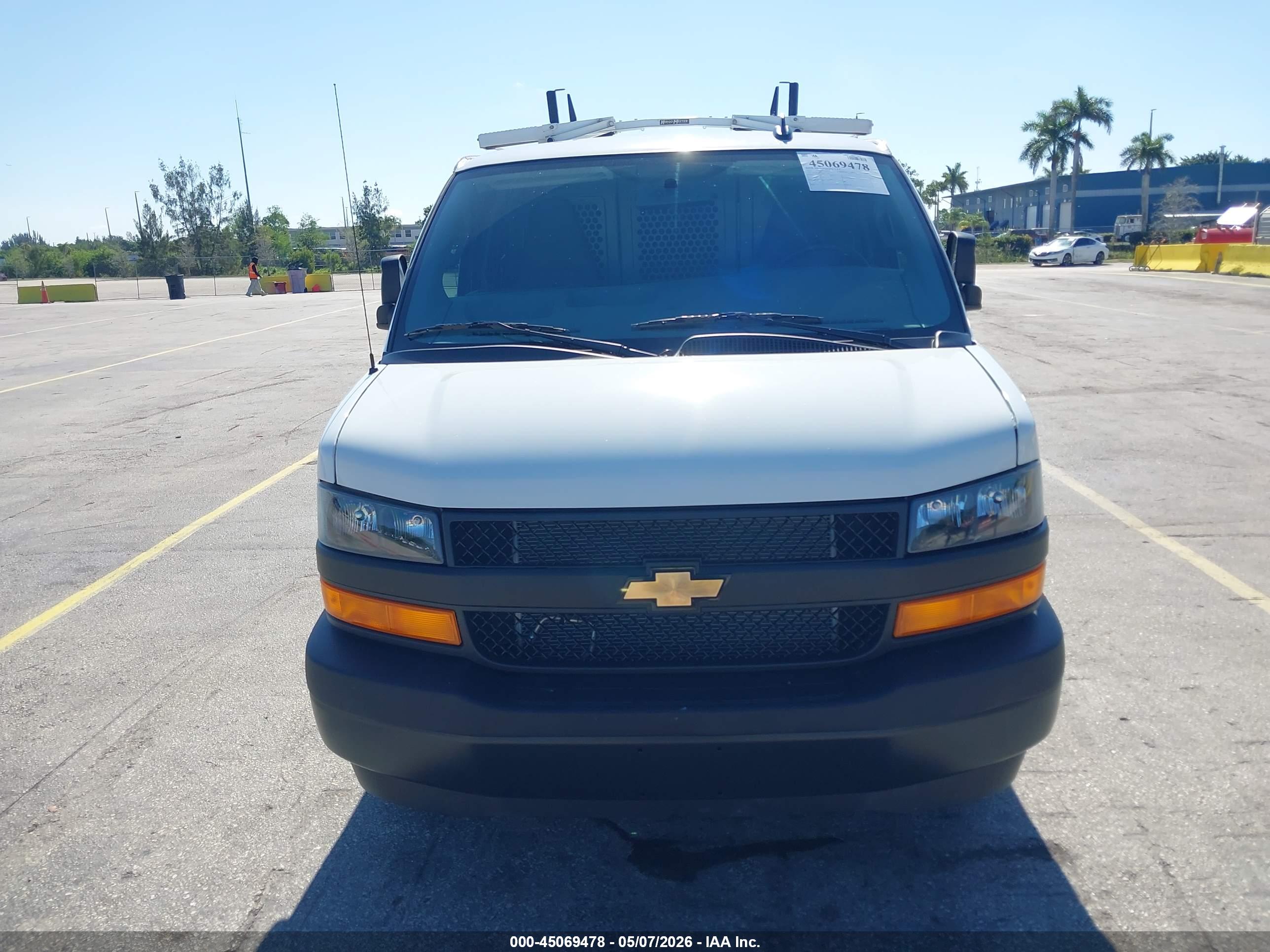 CHEVROLET EXPRESS image 6