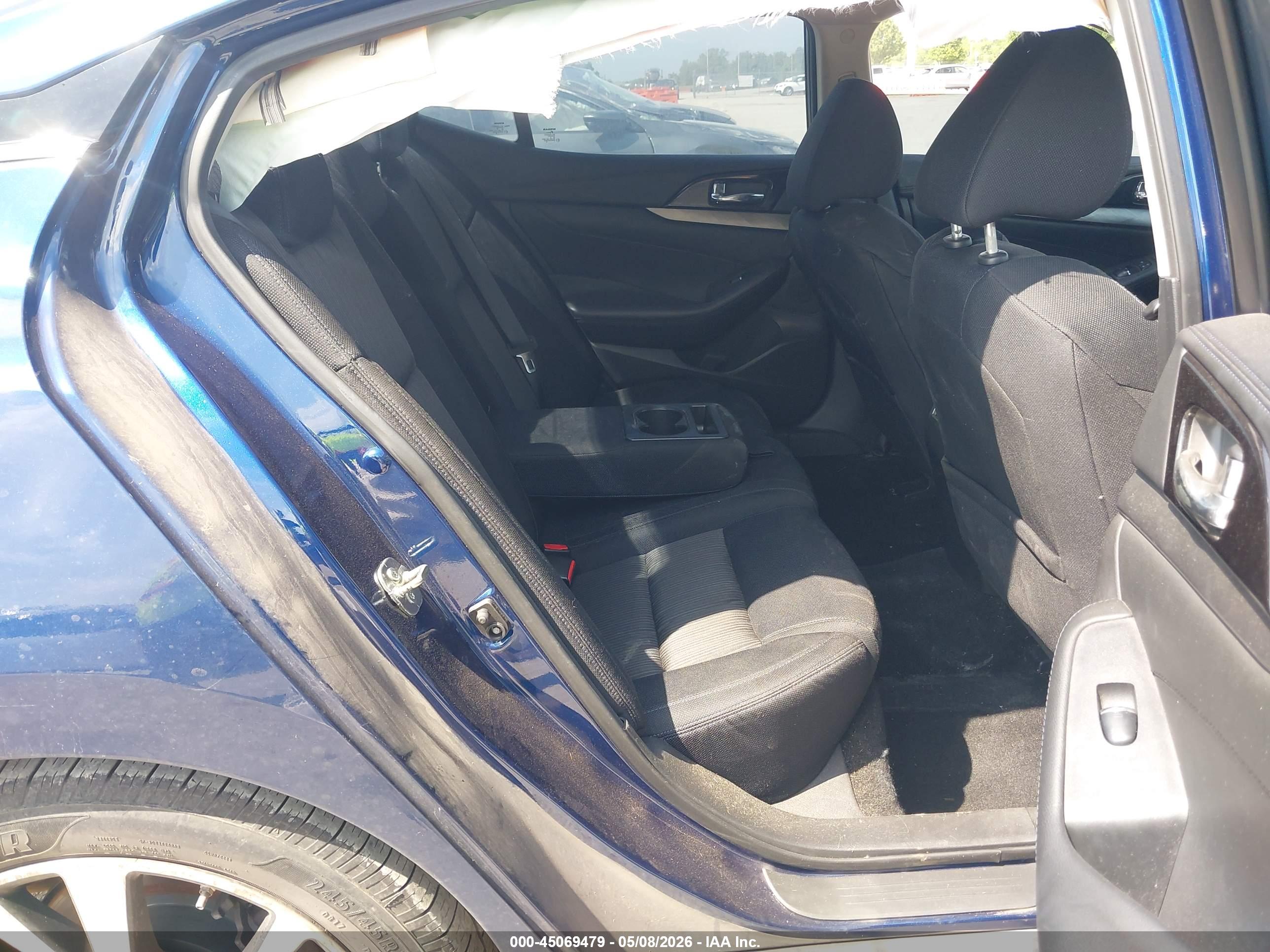 NISSAN MAXIMA image 8
