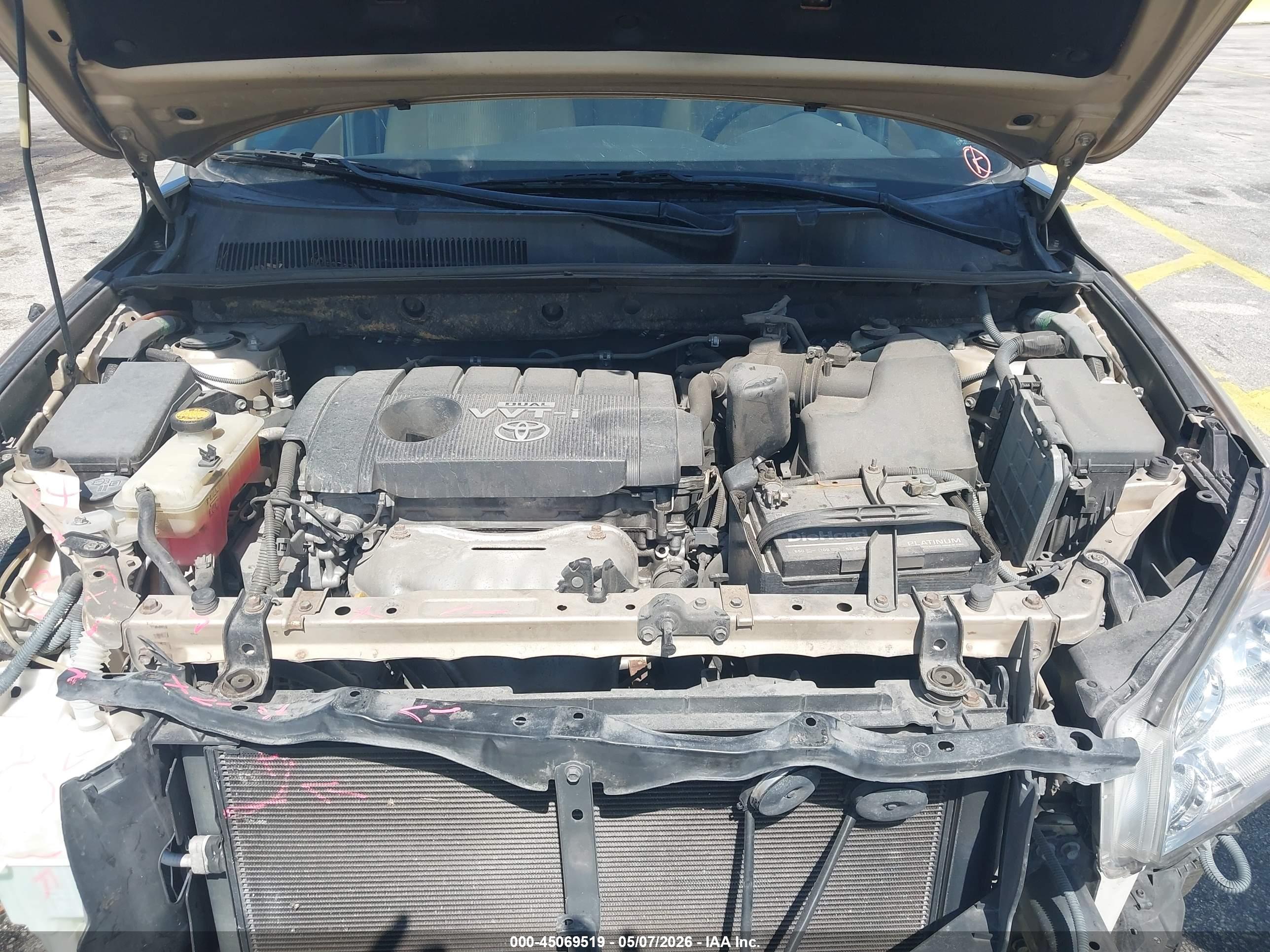 TOYOTA RAV4 image 10