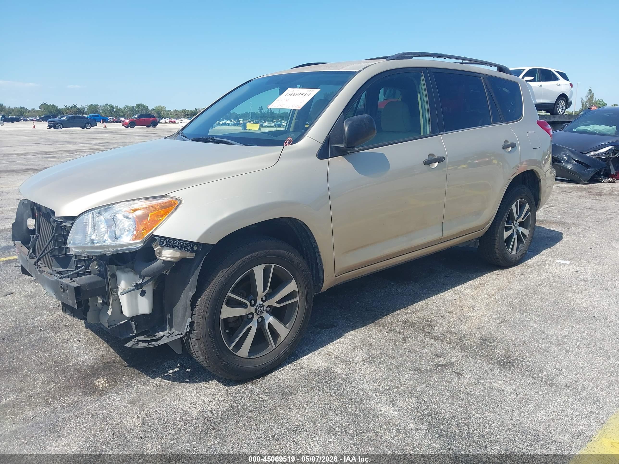 TOYOTA RAV4 image 2