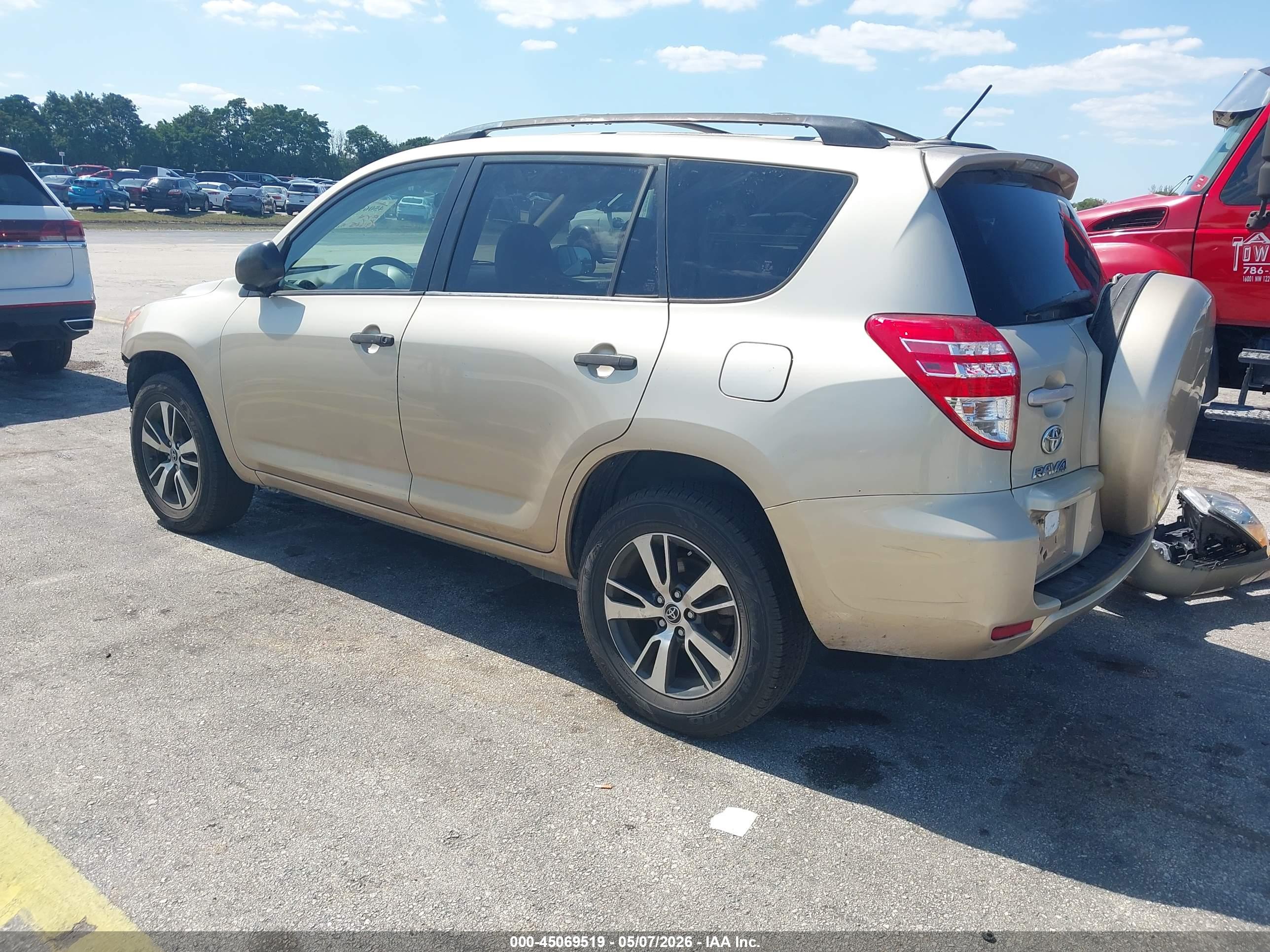 TOYOTA RAV4 image 3