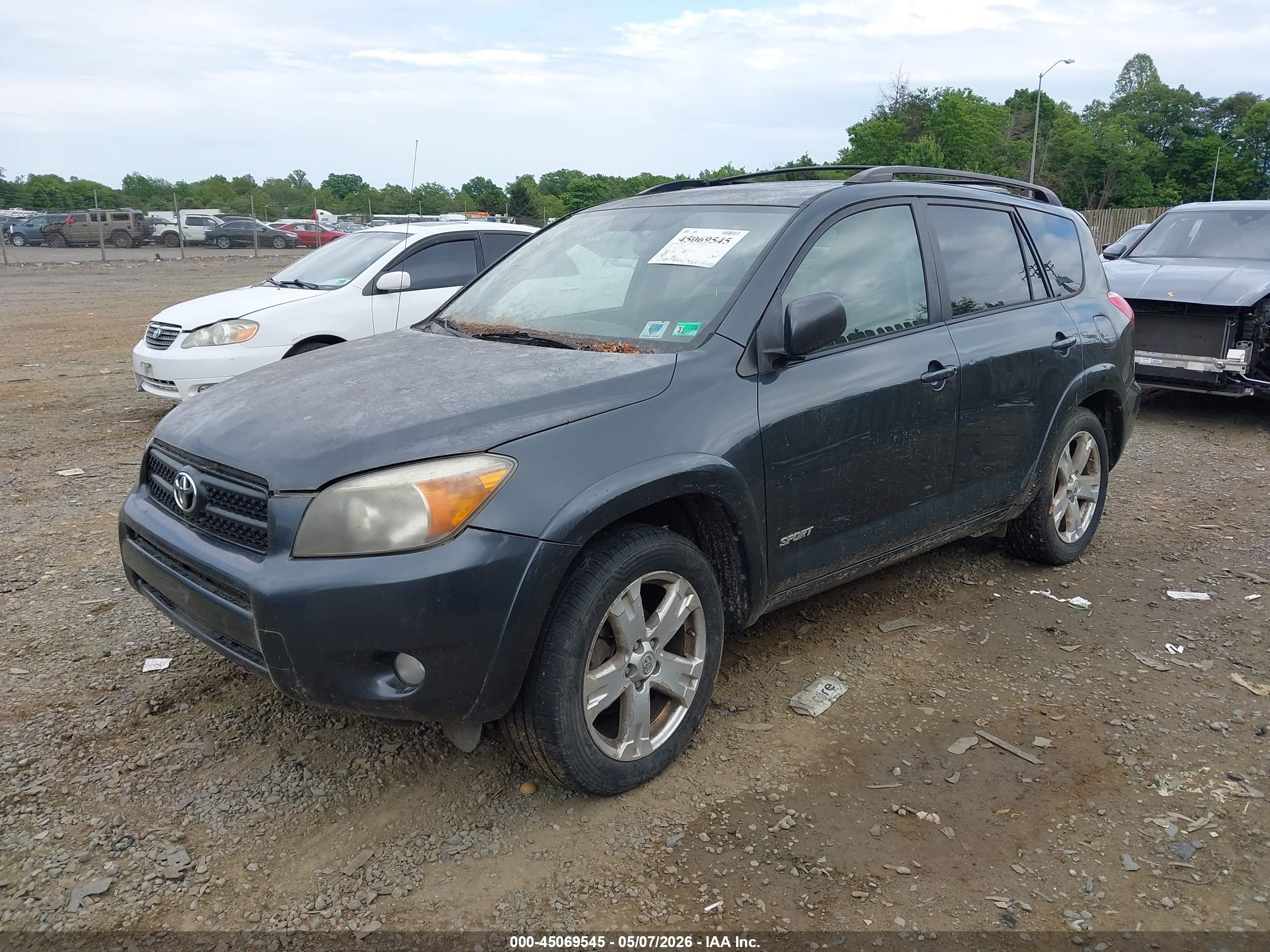 TOYOTA RAV4 image 2