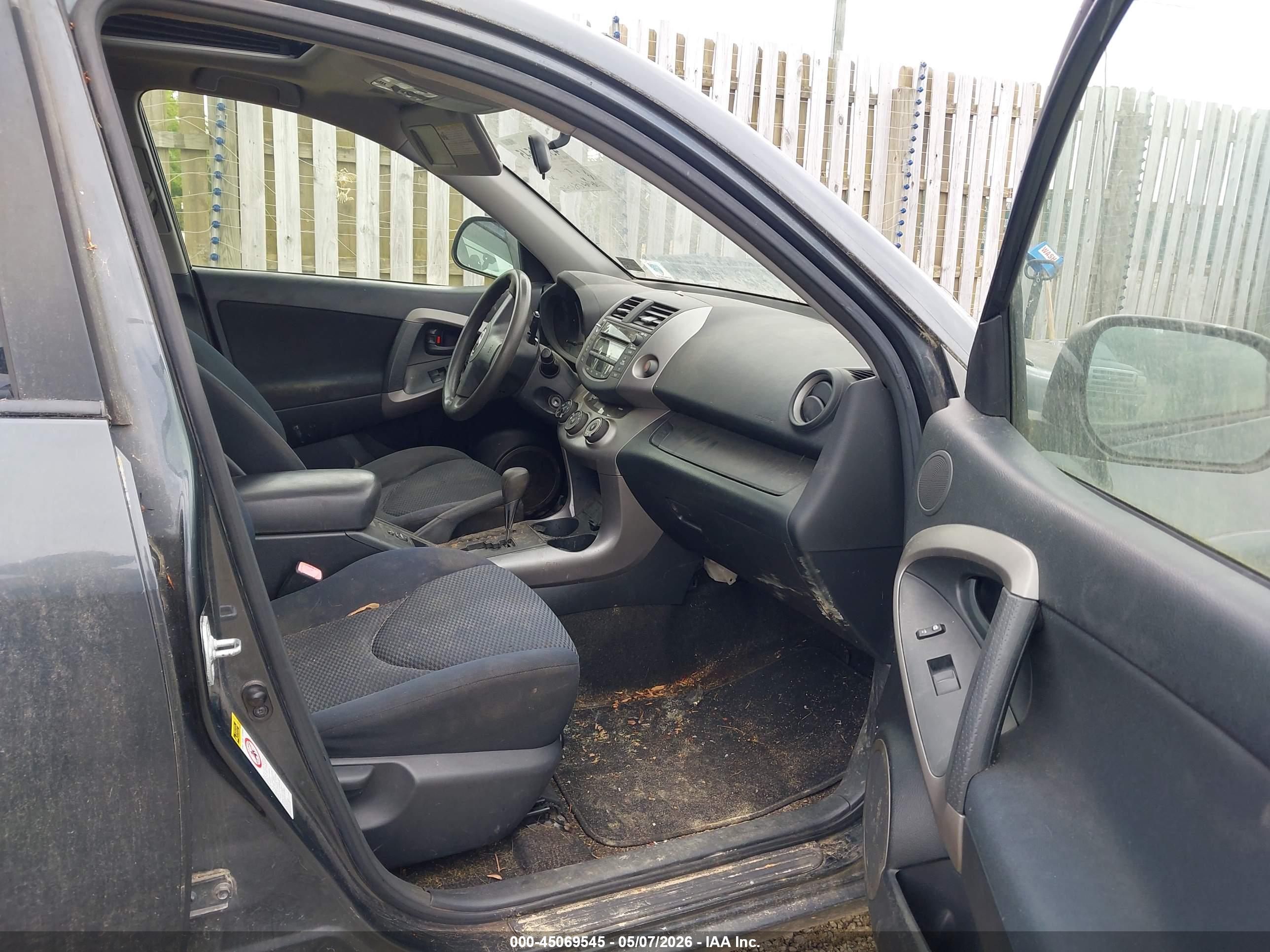 TOYOTA RAV4 image 5