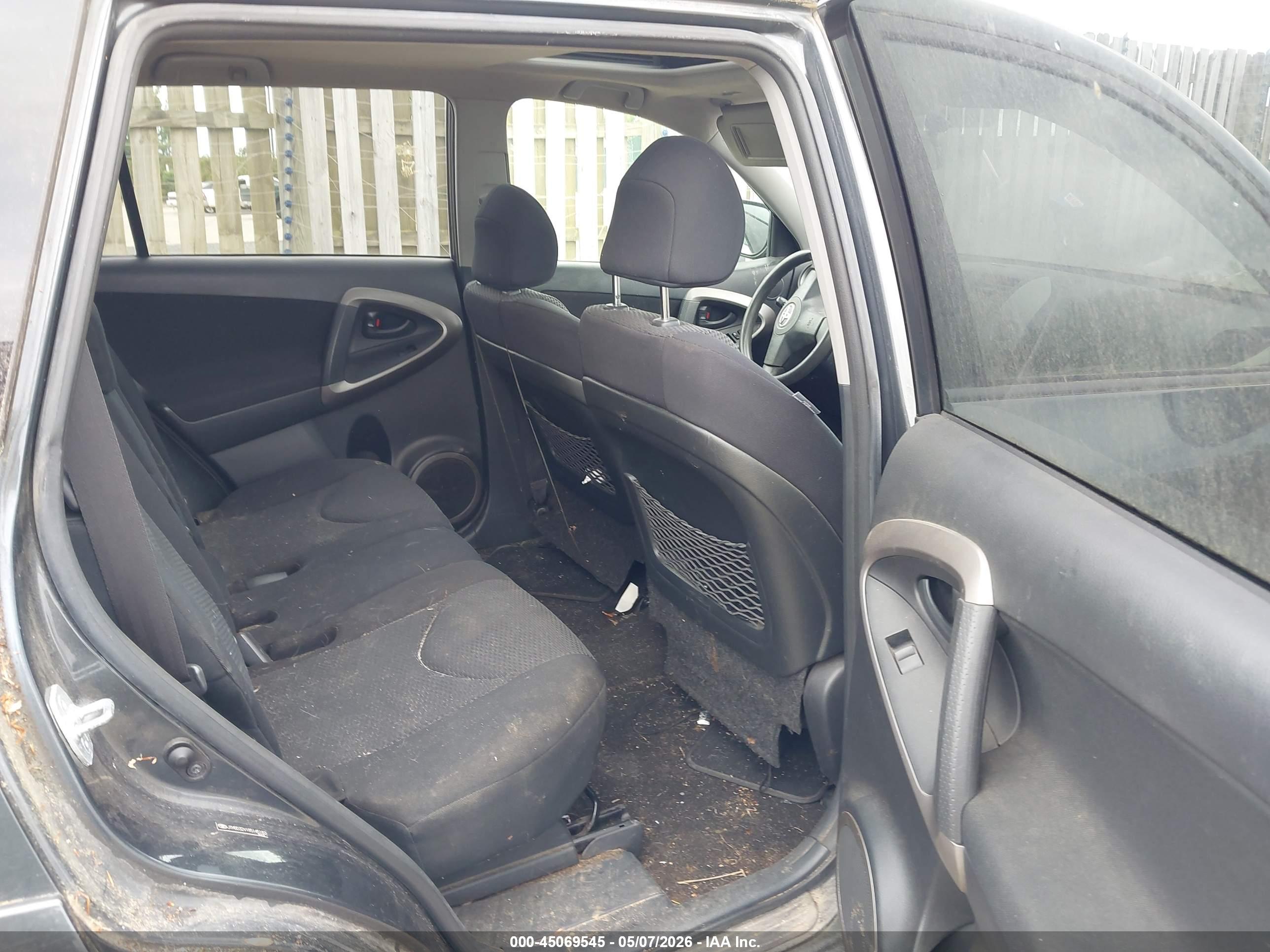 TOYOTA RAV4 image 8
