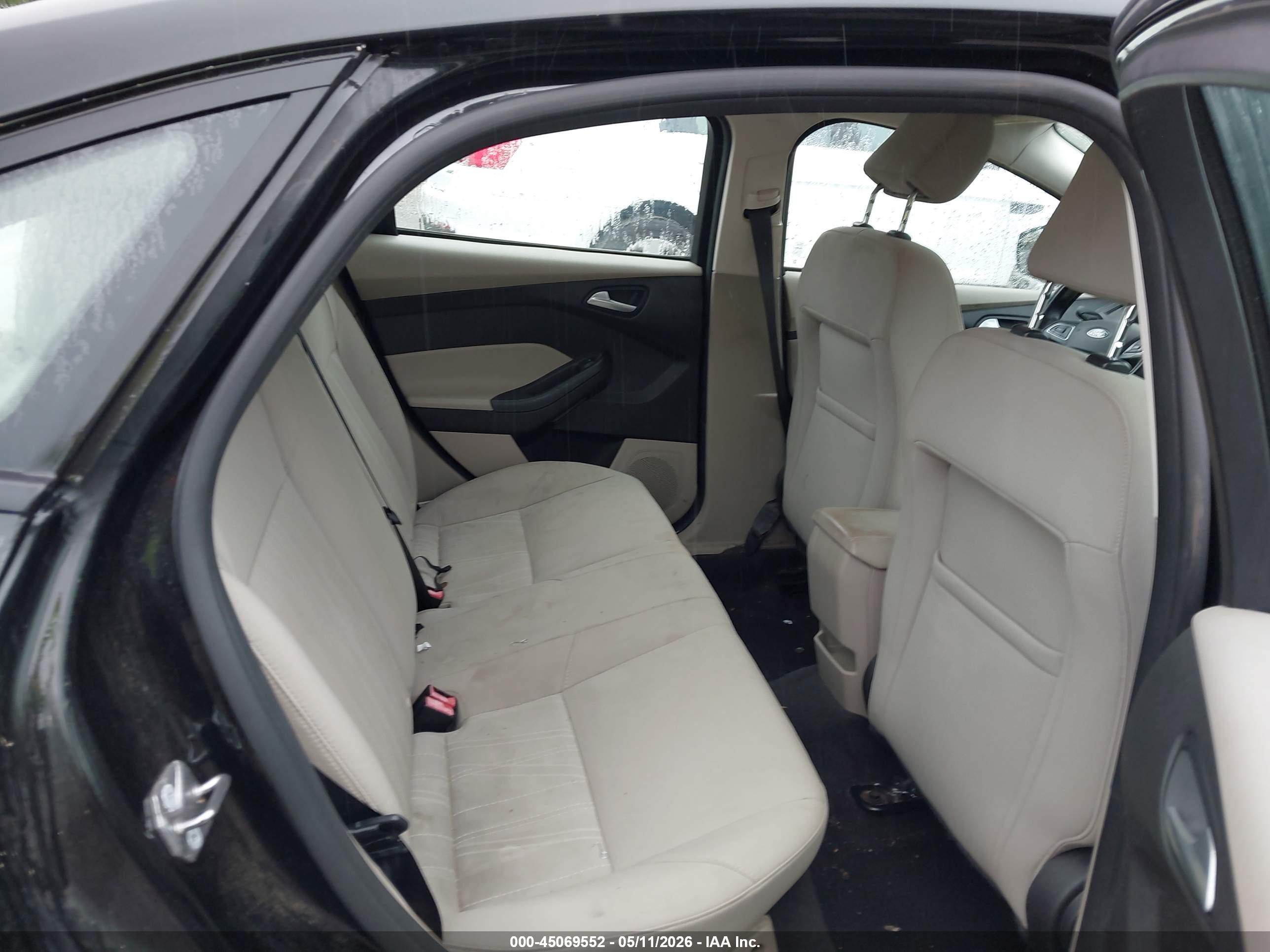 FORD FOCUS image 8
