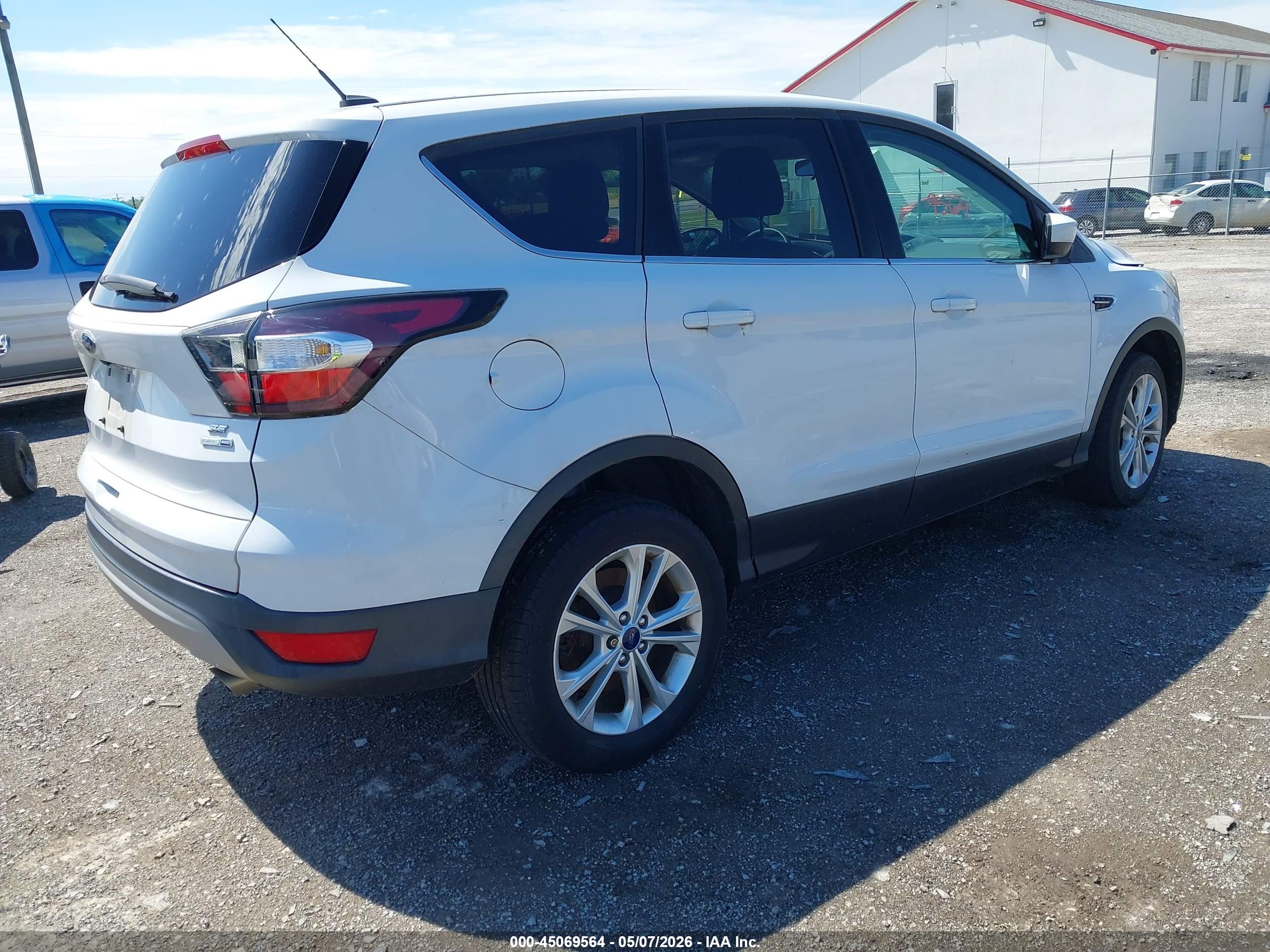 FORD ESCAPE image 4